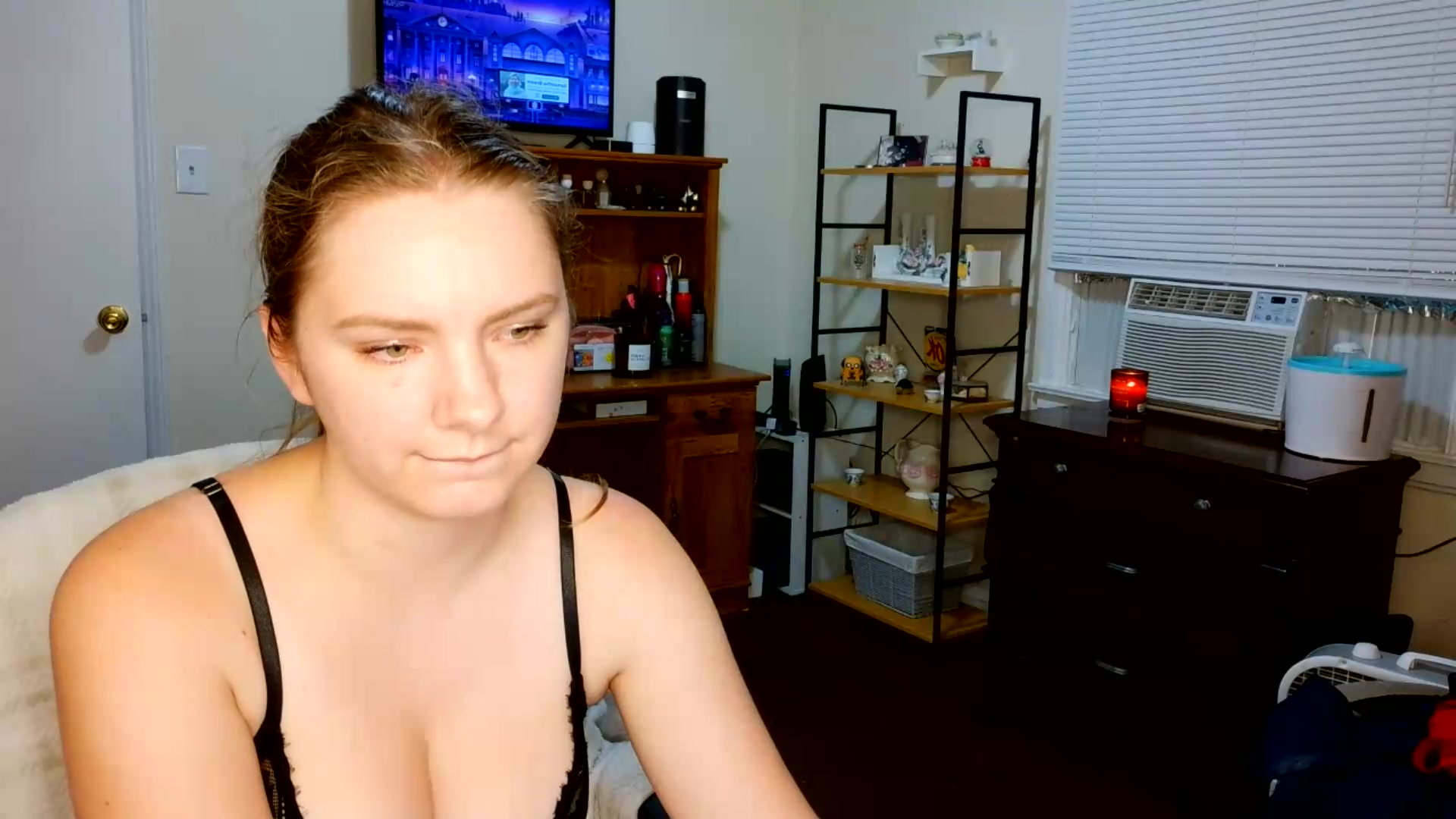 Gallery image thumbnail from ItzQueenLizzy's myfreecams stream on, 08/21/2026, 06:30 image 20 of 20