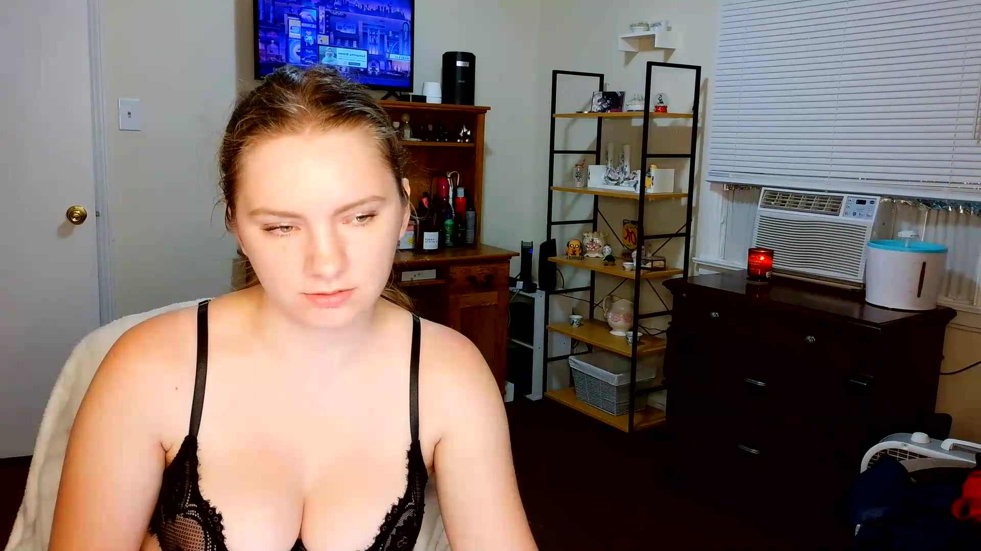 Gallery image thumbnail from ItzQueenLizzy's myfreecams stream on, 08/21/2026, 06:30 image 8 of 20