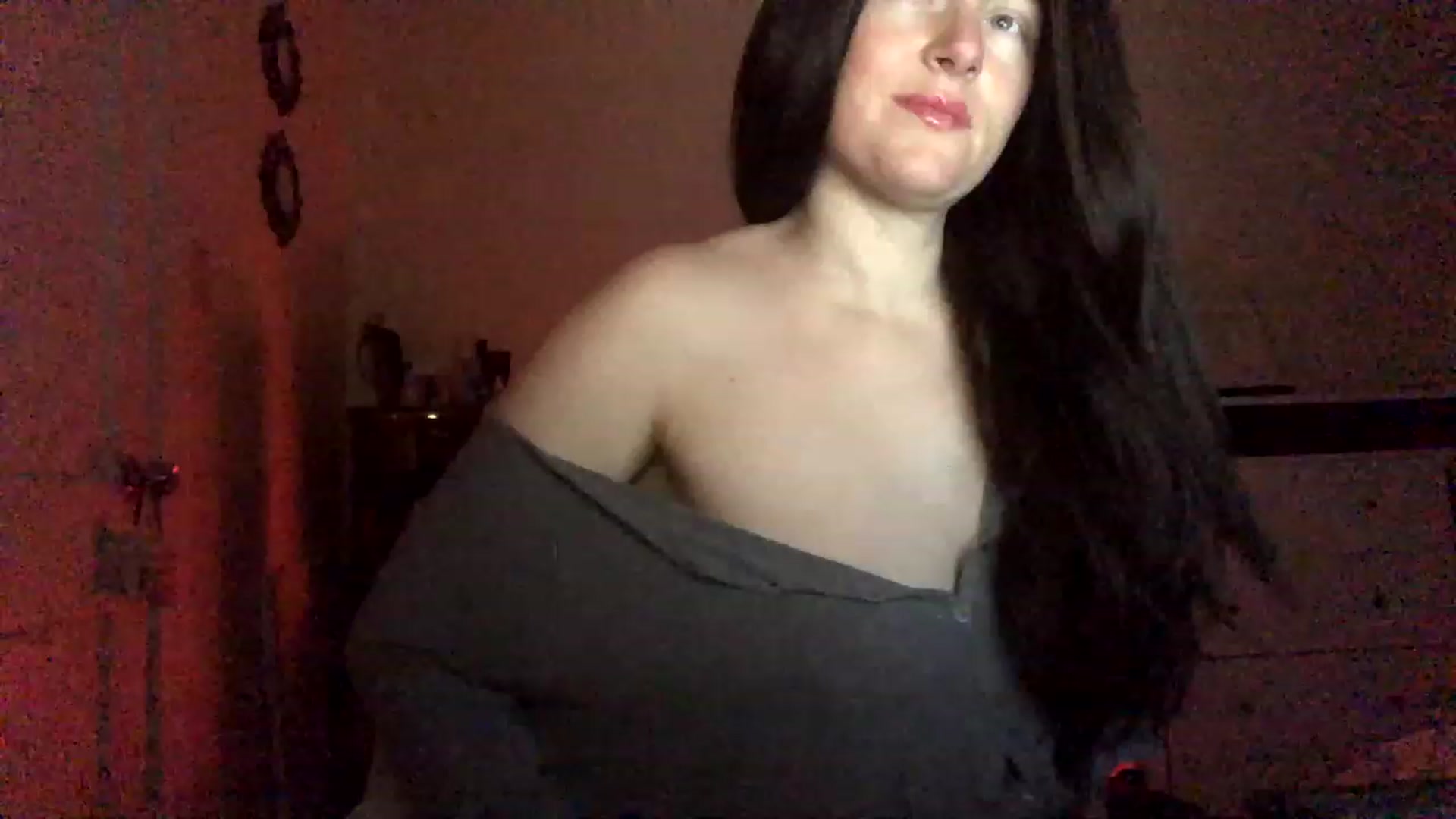 Gallery image thumbnail from IvoryGrey's myfreecams stream on, 12/19/2022, 09:14 image 1 of 20