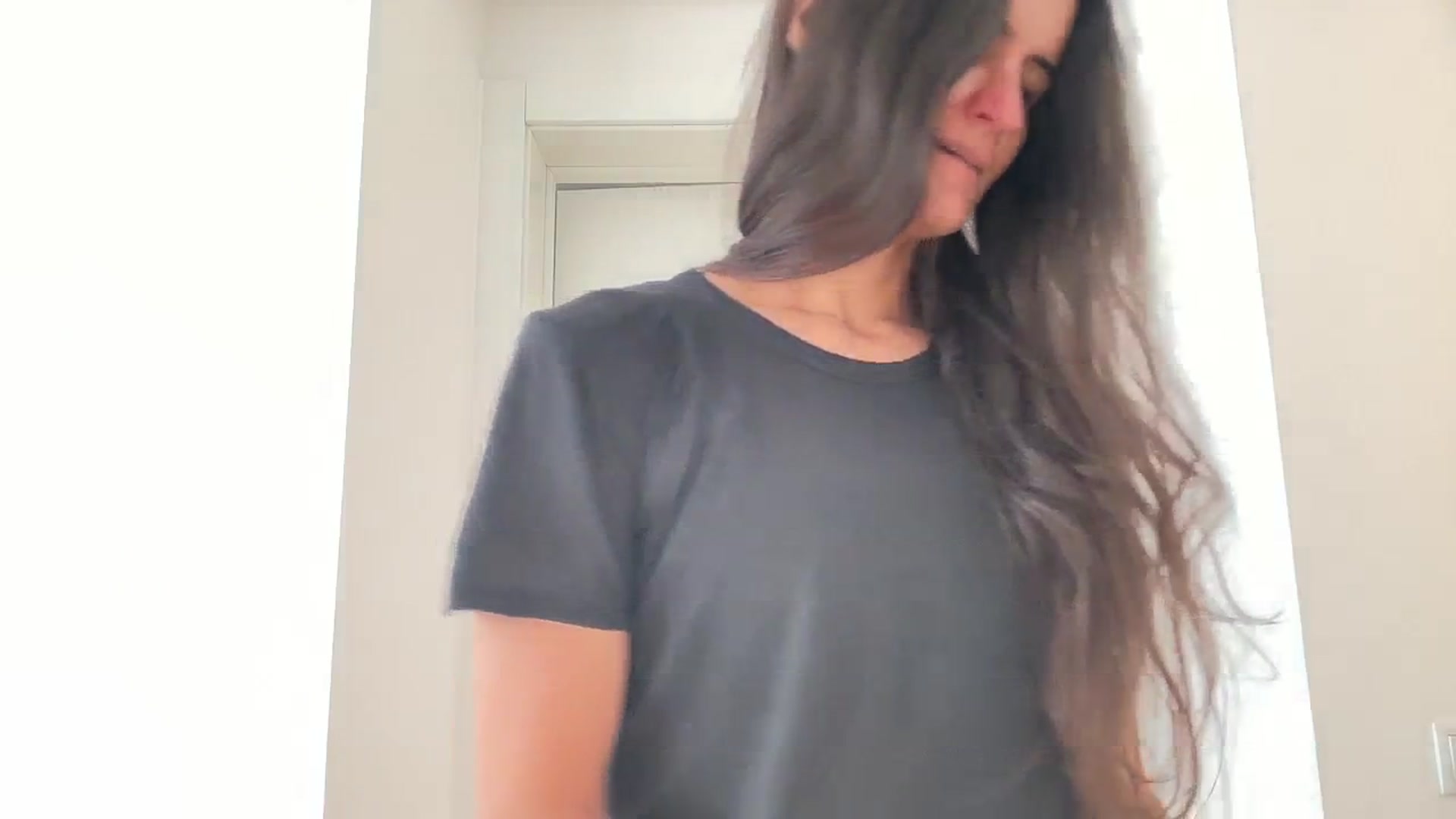 Gallery image thumbnail from Ivory_'s myfreecams stream on, 08/02/2025, 12:16 image 19 of 20