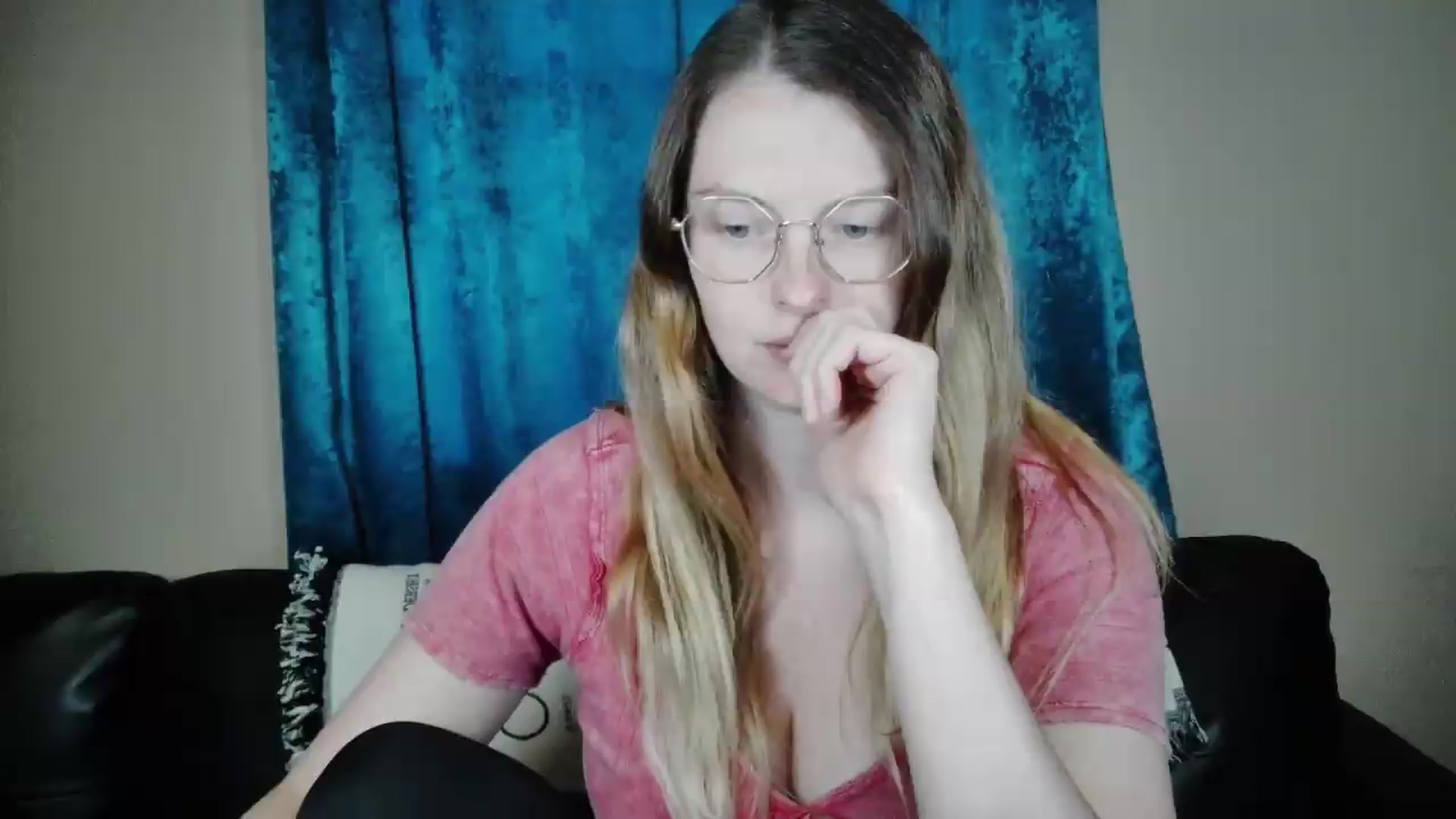 Gallery image thumbnail from Ivorysunday's myfreecams stream on, 05/12/2026, 17:27 image 6 of 20