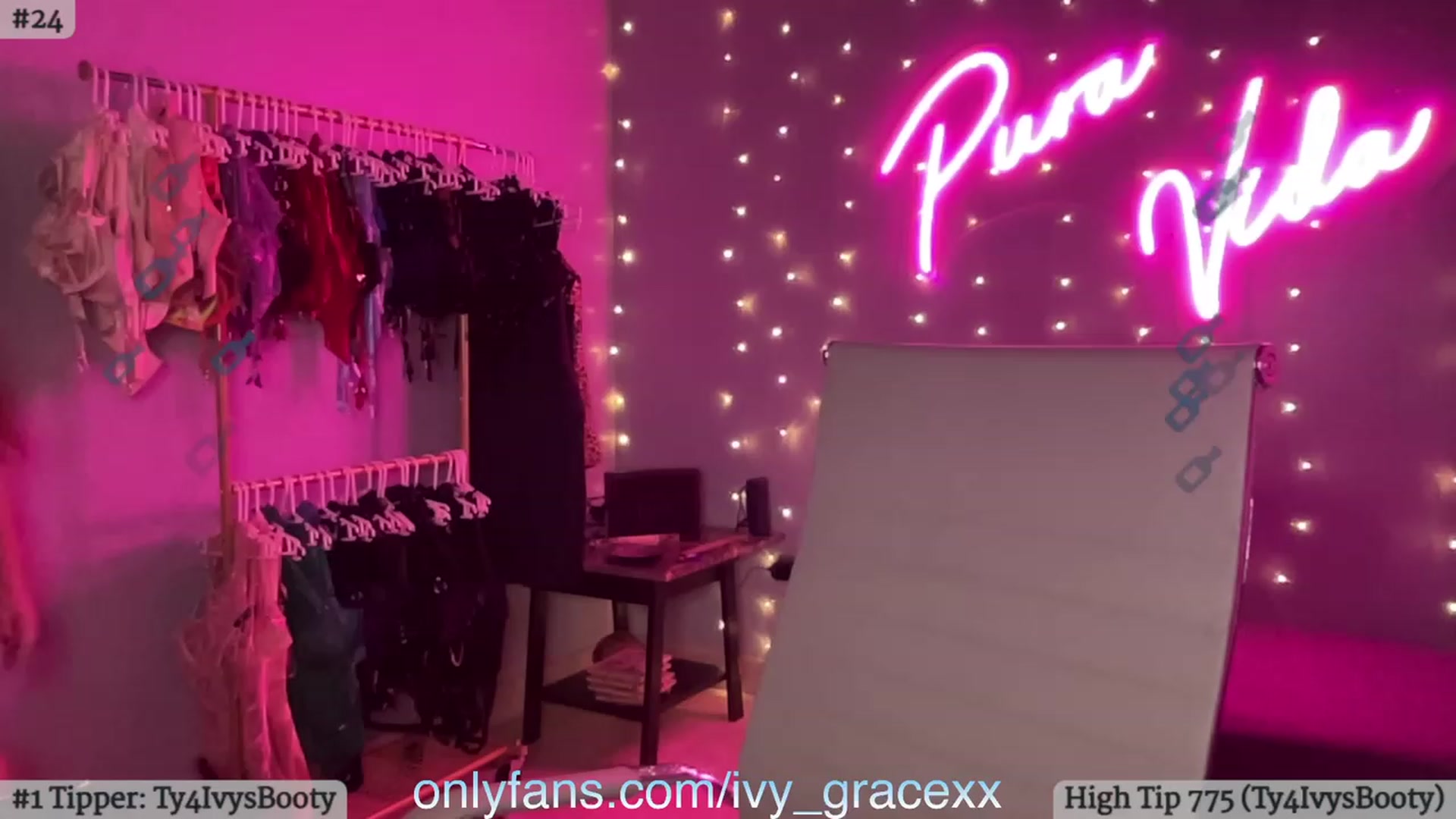 Gallery image thumbnail from IvyGrace's myfreecams stream on, 09/13/2023, 04:36 image 17 of 20