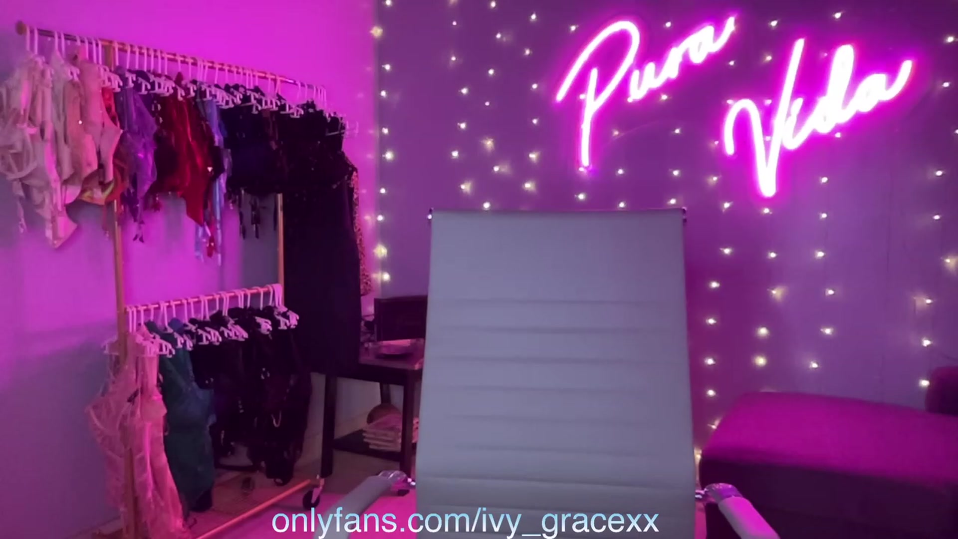 Gallery image thumbnail from IvyGrace's myfreecams stream on, 09/13/2023, 05:43 image 10 of 20