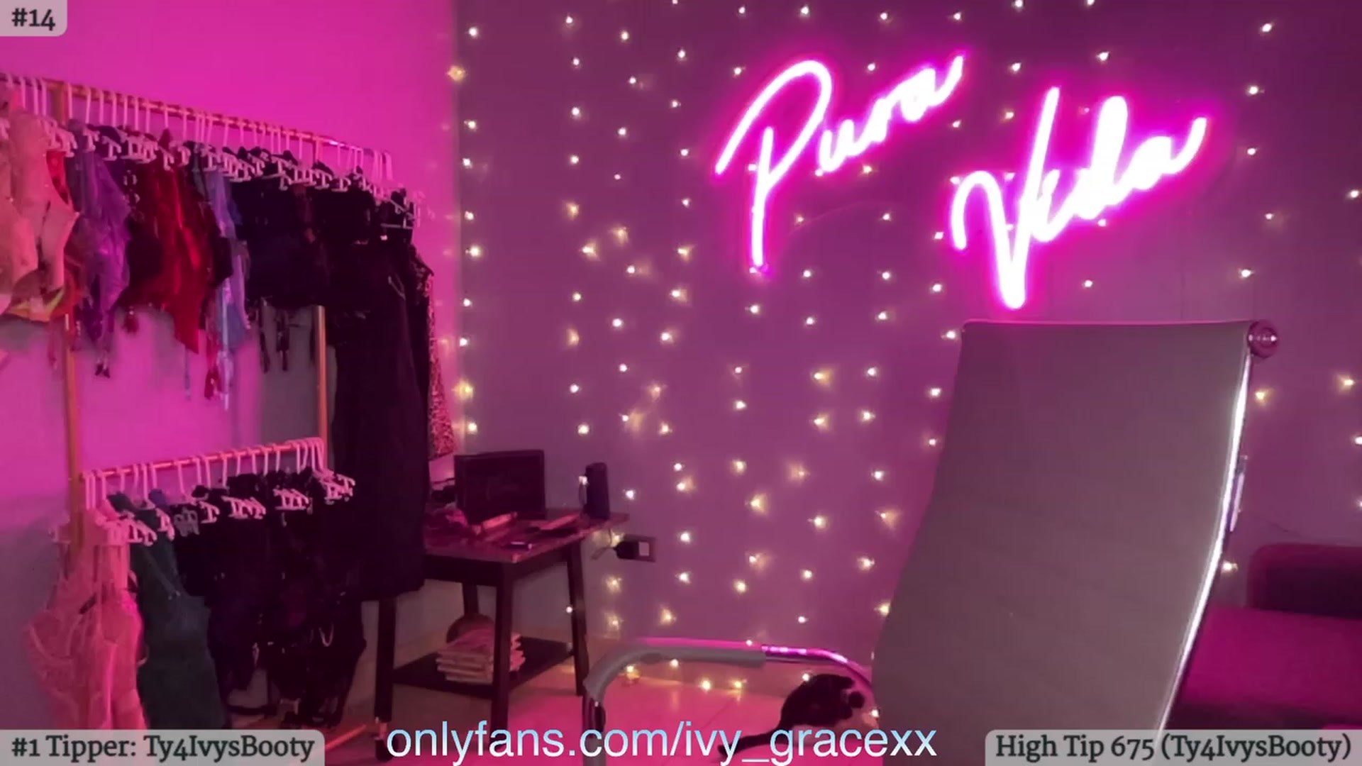 Gallery image thumbnail from IvyGrace's myfreecams stream on, 09/18/2023, 03:40 image 10 of 20