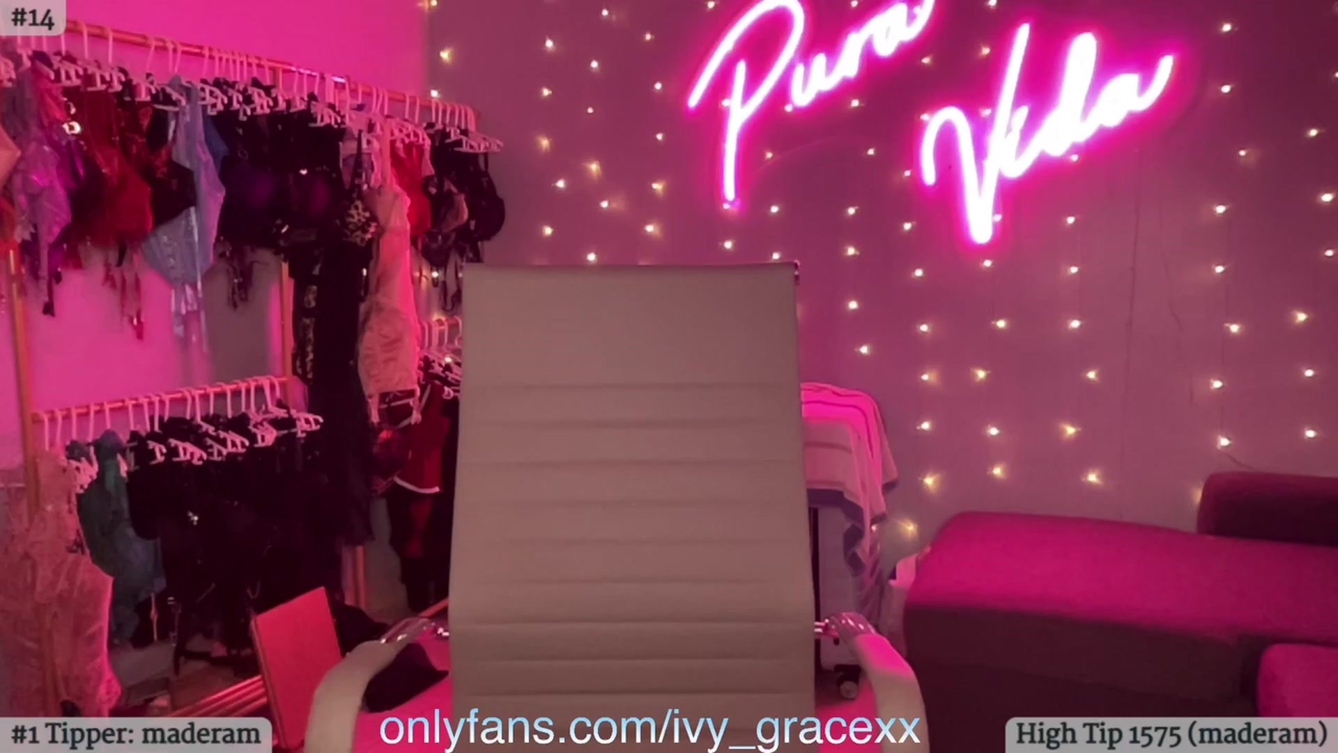 Gallery image thumbnail from IvyGrace's myfreecams stream on, 10/18/2023, 04:30 image 7 of 20