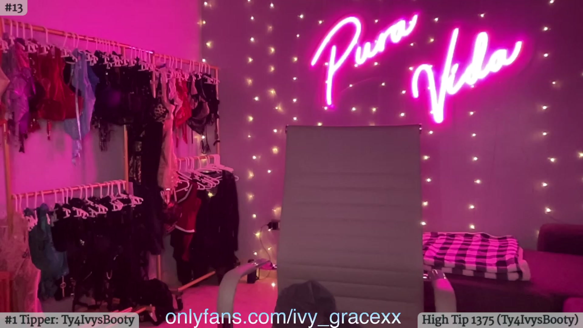 Gallery image thumbnail from IvyGrace's myfreecams stream on, 10/22/2023, 06:15 image 15 of 20