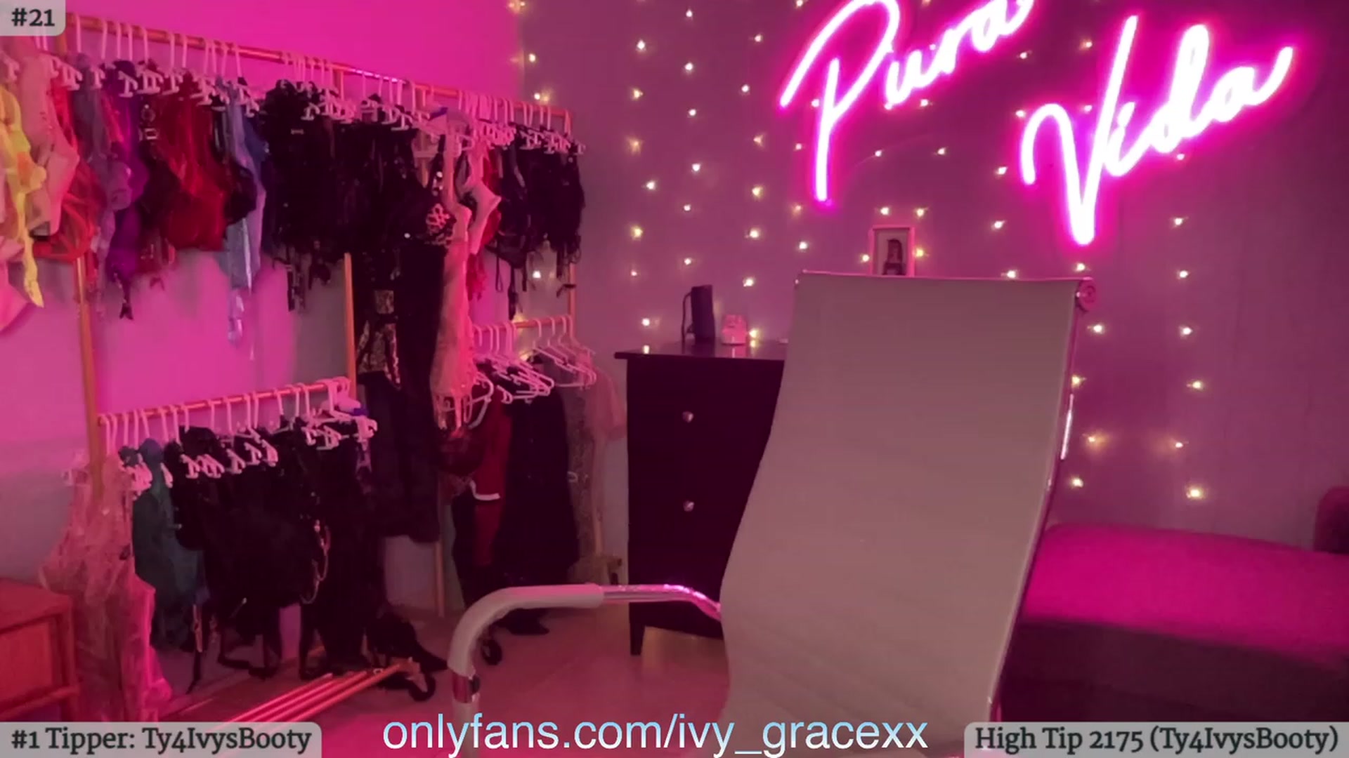 Gallery image thumbnail from IvyGrace's myfreecams stream on, 11/04/2023, 06:13 image 6 of 20