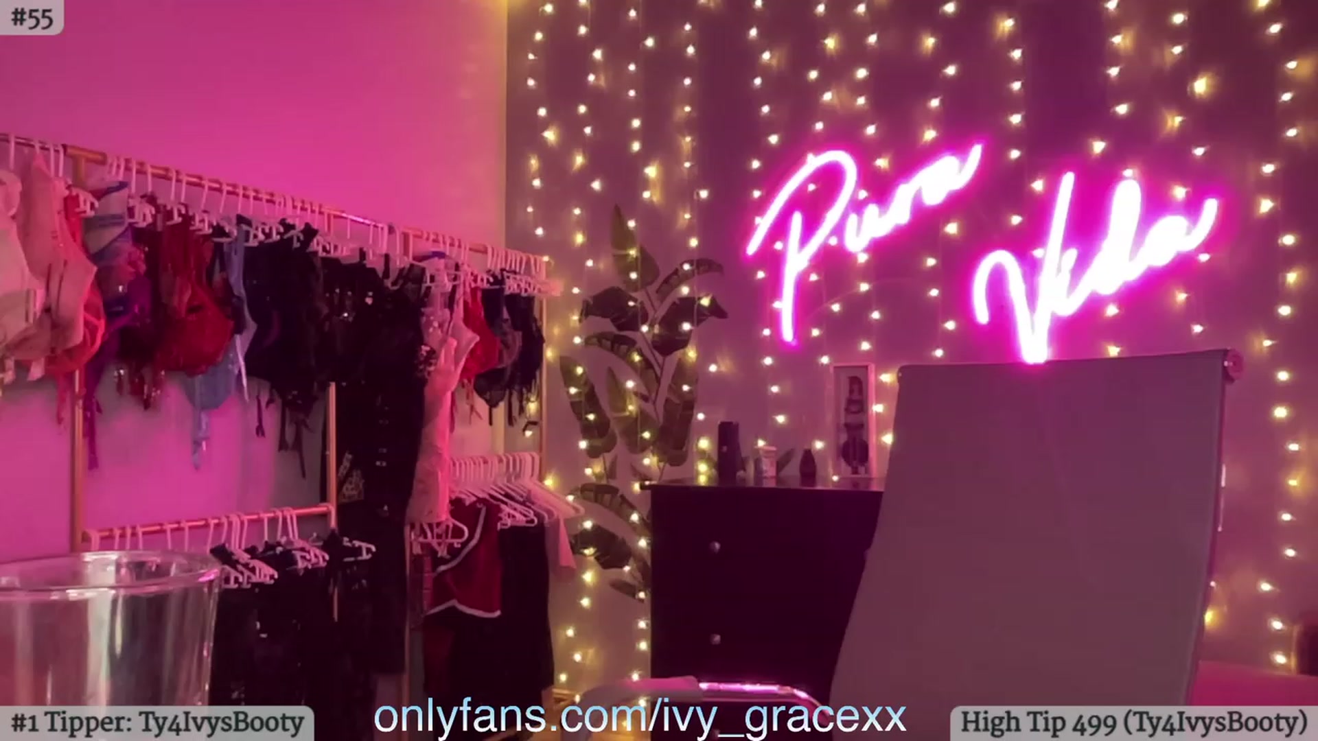 Gallery image thumbnail from IvyGrace's myfreecams stream on, 12/18/2023, 06:32 image 2 of 20