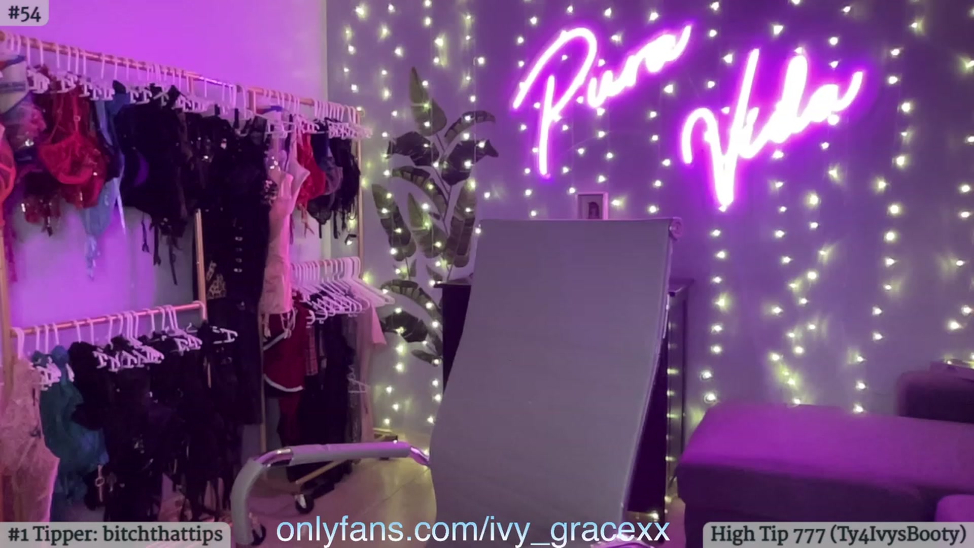 Gallery image thumbnail from IvyGrace's myfreecams stream on, 12/21/2023, 06:27 image 17 of 20