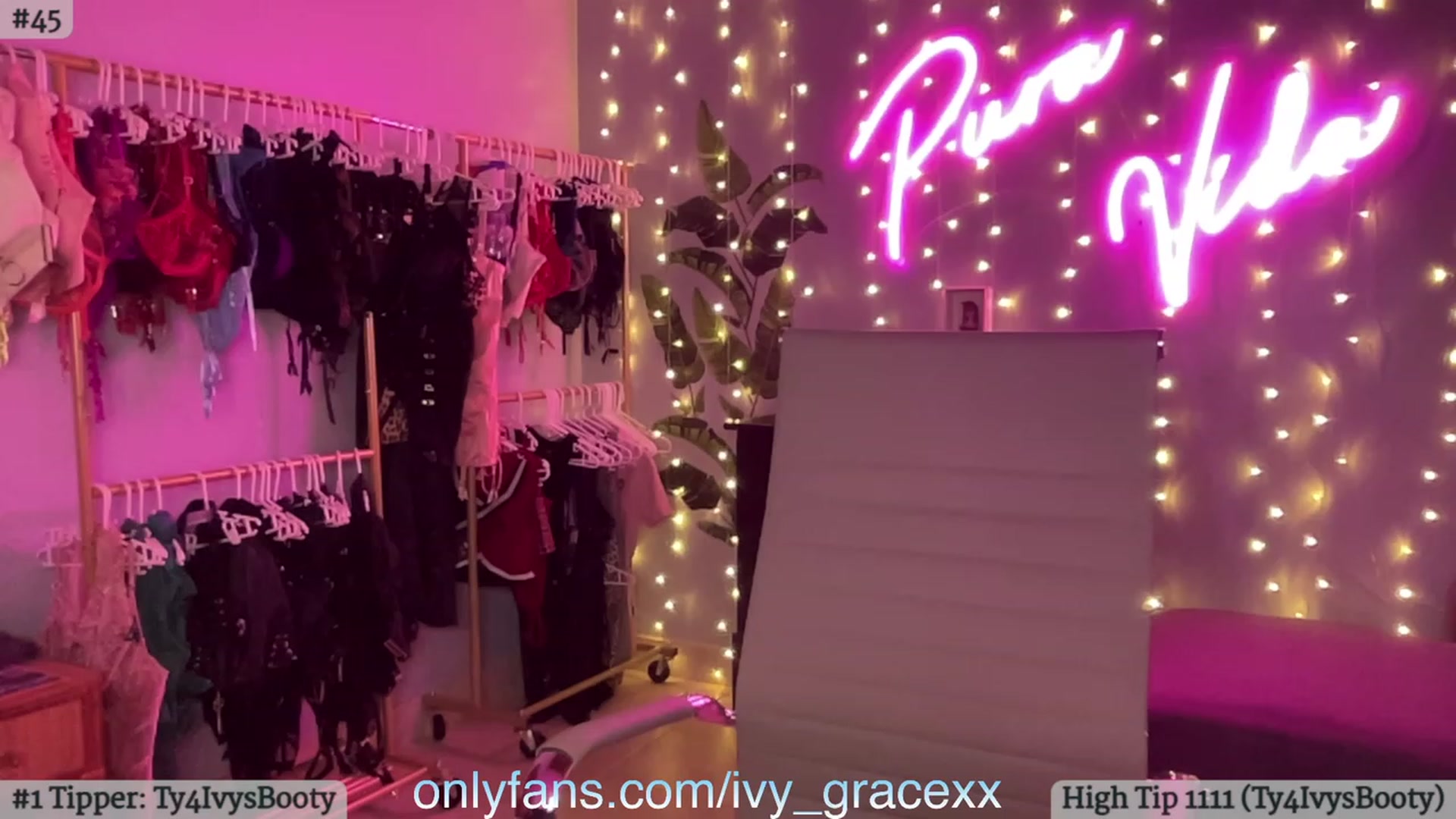 Gallery image thumbnail from IvyGrace's myfreecams stream on, 12/23/2023, 07:26 image 6 of 20