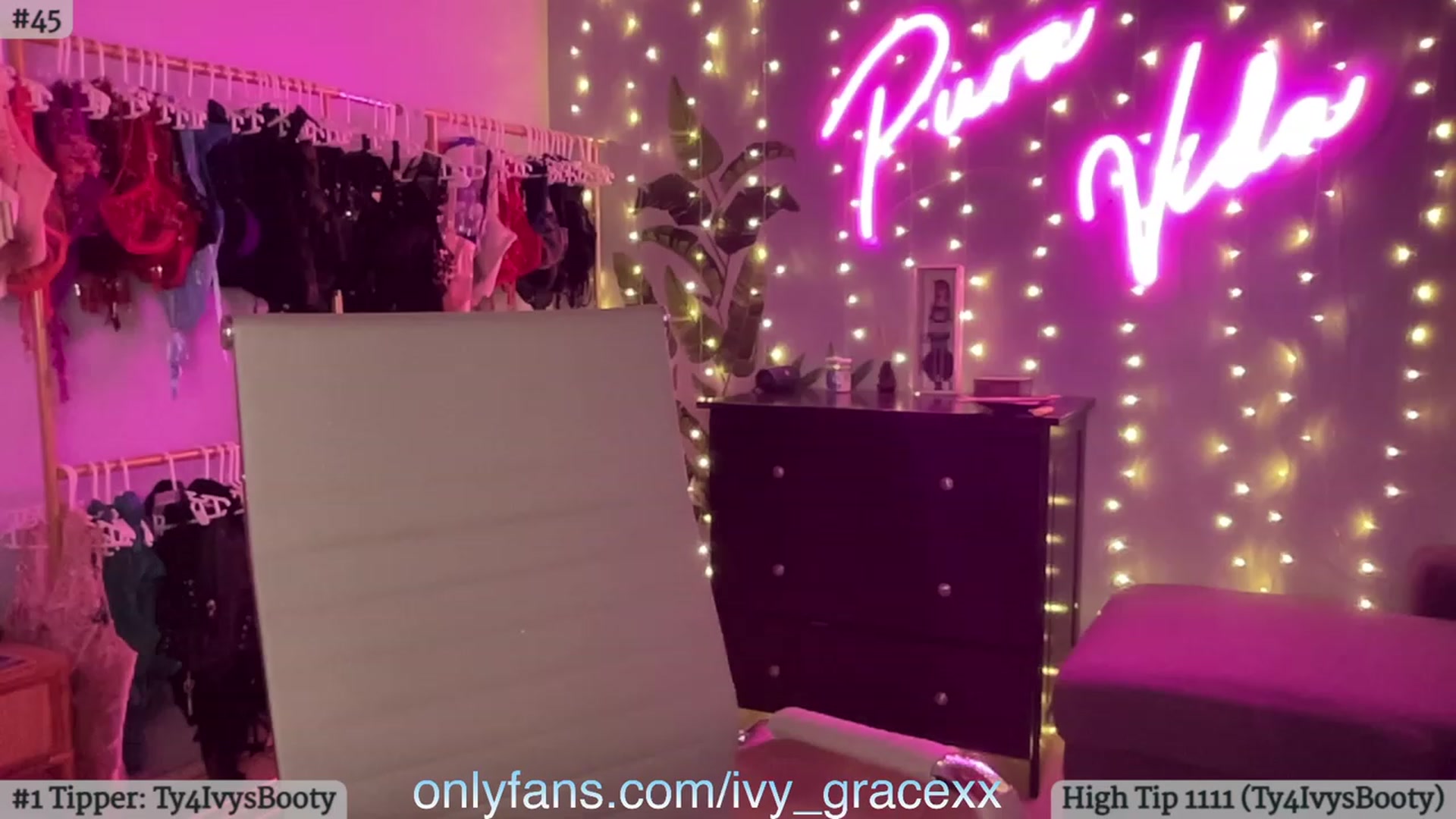Gallery image thumbnail from IvyGrace's myfreecams stream on, 12/23/2023, 07:26 image 13 of 20