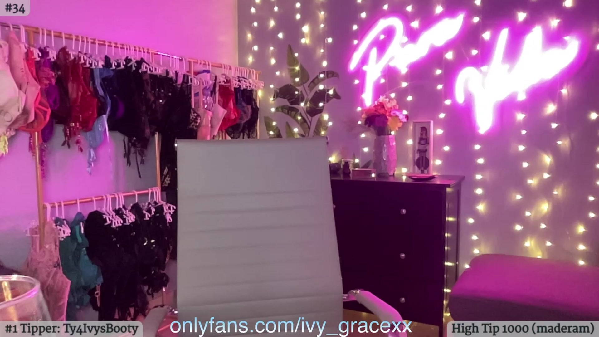 Gallery image thumbnail from IvyGrace's myfreecams stream on, 12/26/2023, 07:46 image 19 of 20