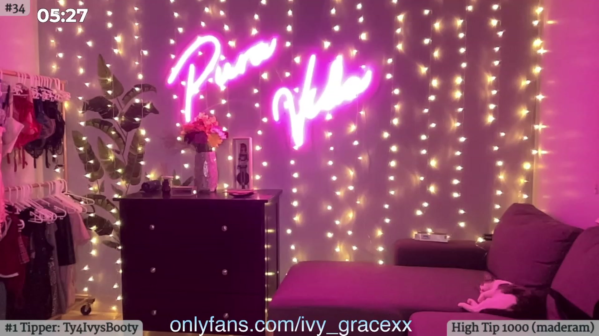 Gallery image thumbnail from IvyGrace's myfreecams stream on, 12/26/2023, 07:46 image 13 of 20
