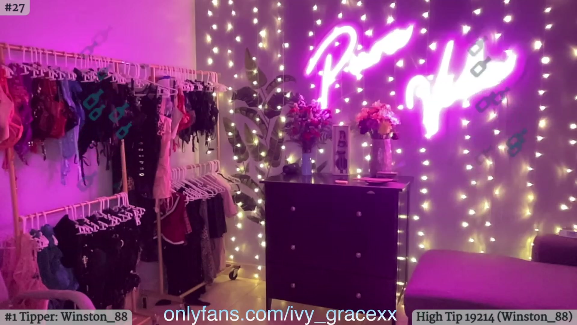 Gallery image thumbnail from IvyGrace's myfreecams stream on, 12/30/2023, 03:51 image 19 of 20