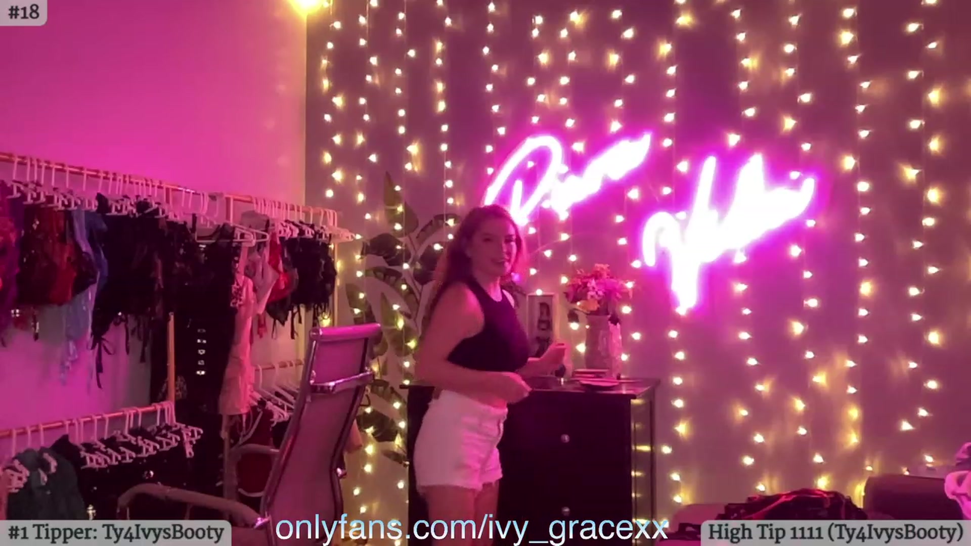 Gallery image thumbnail from IvyGrace's myfreecams stream on, 01/03/2024, 07:38 image 13 of 20