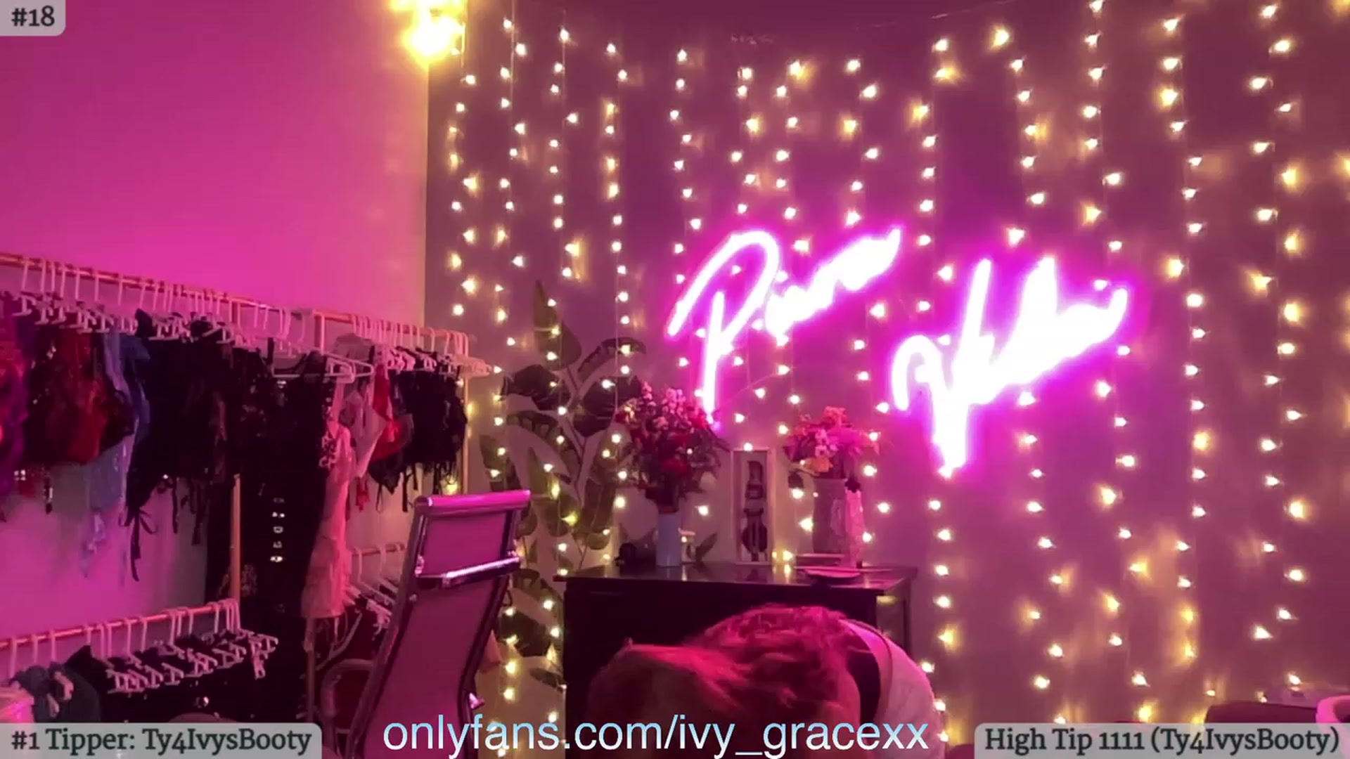 Gallery image thumbnail from IvyGrace's myfreecams stream on, 01/03/2024, 07:38 image 10 of 20