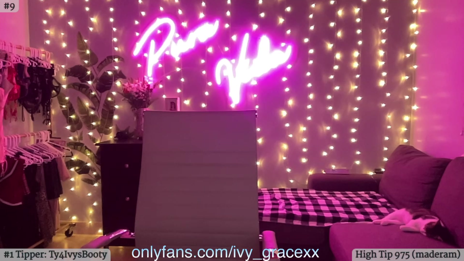 Gallery image thumbnail from IvyGrace's myfreecams stream on, 01/06/2024, 08:40 image 13 of 20