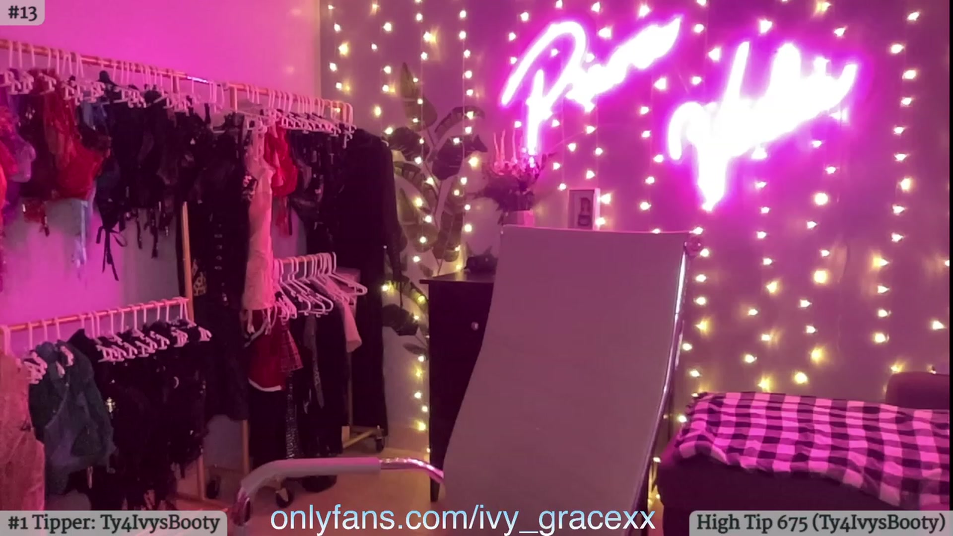 Gallery image thumbnail from IvyGrace's myfreecams stream on, 01/12/2024, 05:28 image 17 of 20
