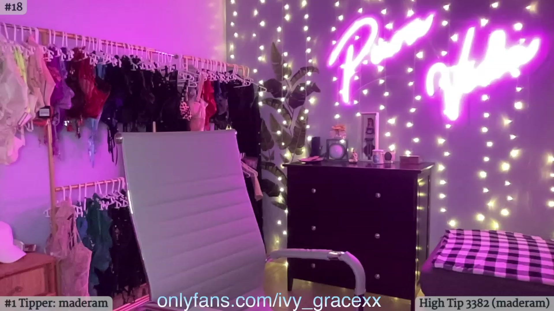 Gallery image thumbnail from IvyGrace's myfreecams stream on, 02/01/2024, 06:00 image 3 of 20