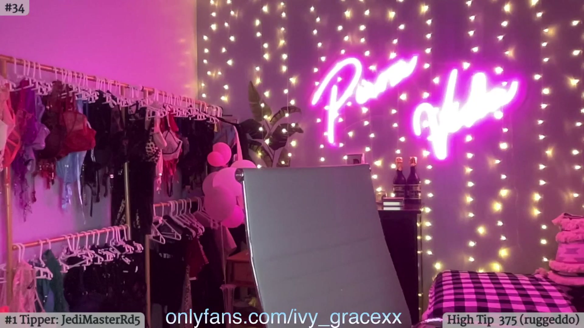 Gallery image thumbnail from IvyGrace's myfreecams stream on, 03/19/2024, 05:01 image 5 of 20