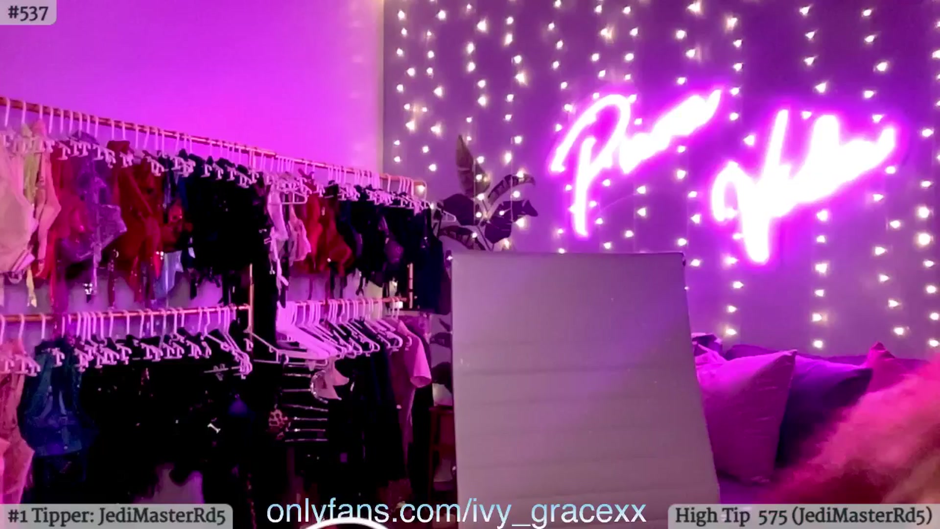 Gallery image thumbnail from IvyGrace's myfreecams stream on, 07/03/2024, 03:55 image 2 of 20