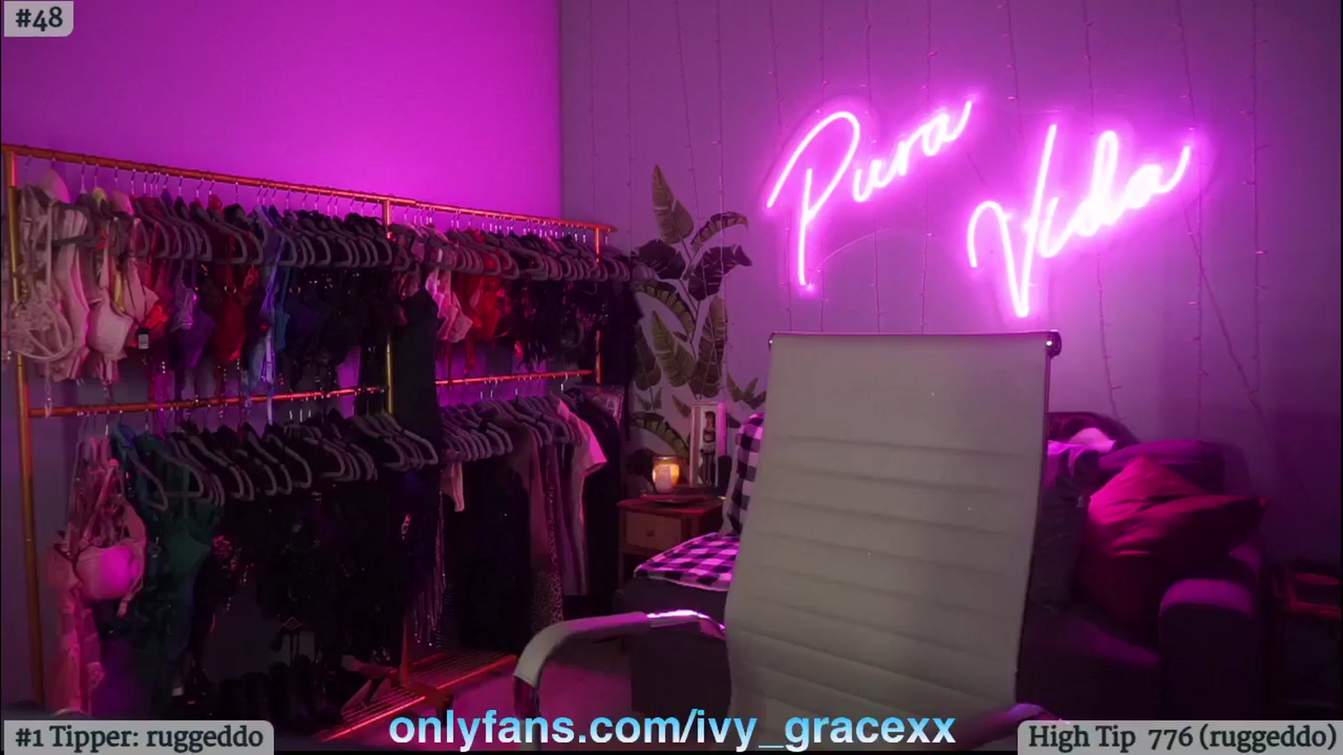 Gallery image thumbnail from IvyGrace's myfreecams stream on, 09/19/2024, 05:55 image 19 of 20