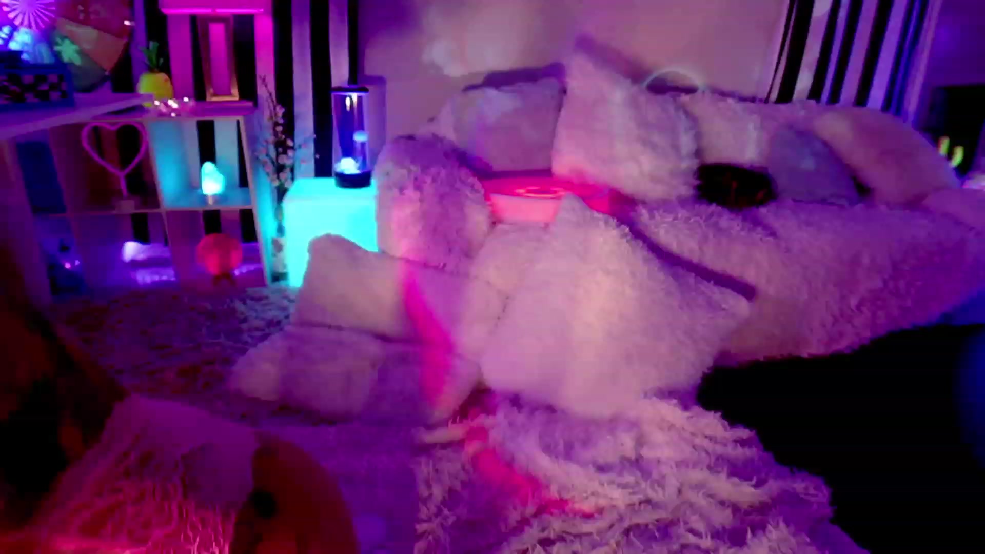 Gallery image thumbnail from IvyJean's myfreecams stream on, 11/17/2022, 03:21 image 2 of 20