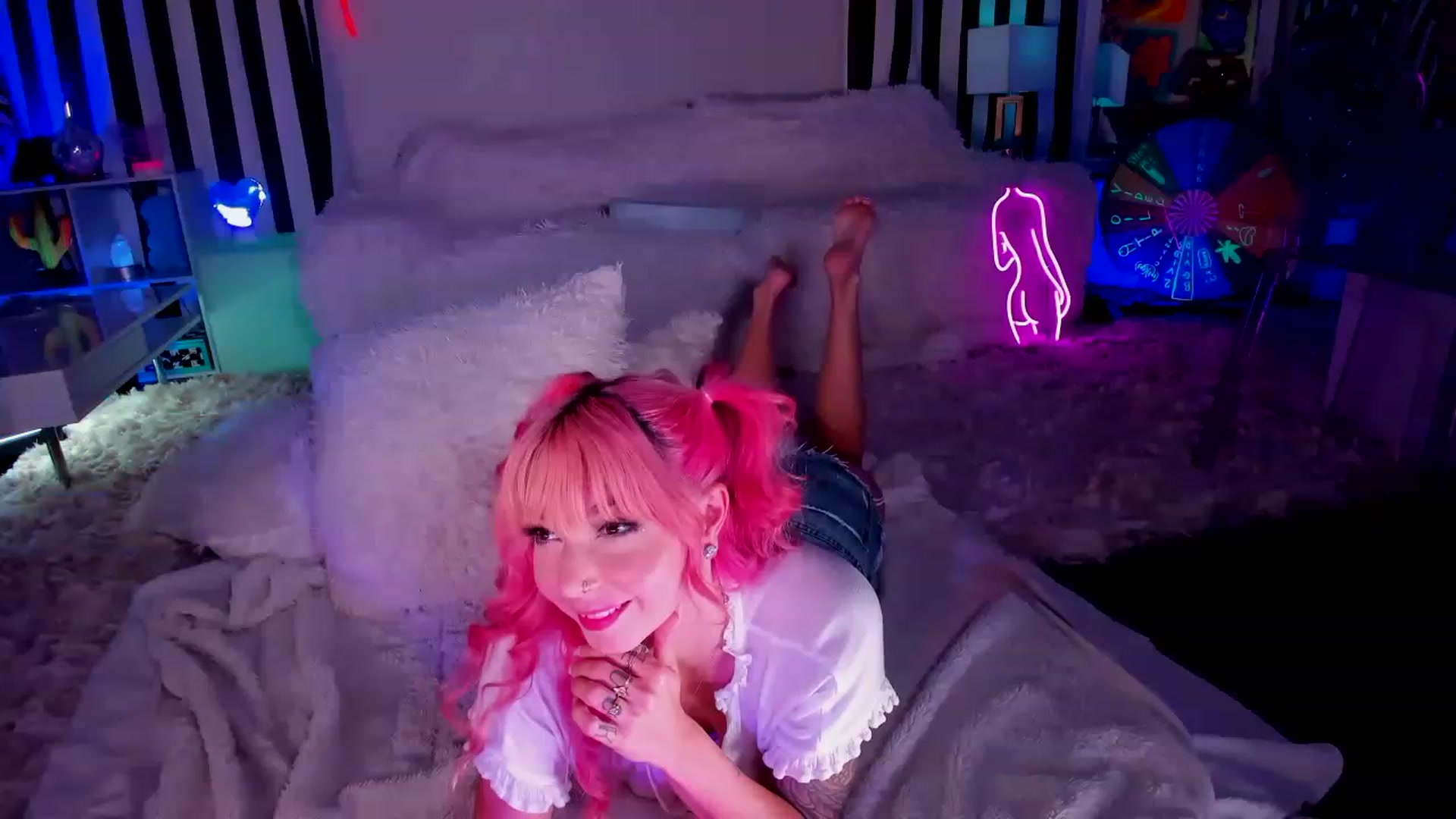 Gallery image thumbnail from IvyJean's myfreecams stream on, 04/03/2023, 02:44 image 12 of 20