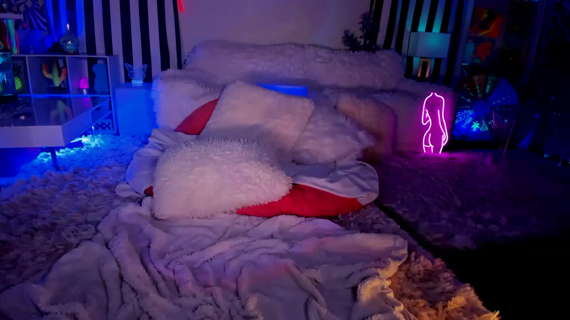 Gallery image thumbnail from IvyJean's myfreecams stream on, 04/08/2023, 03:55 image 14 of 20