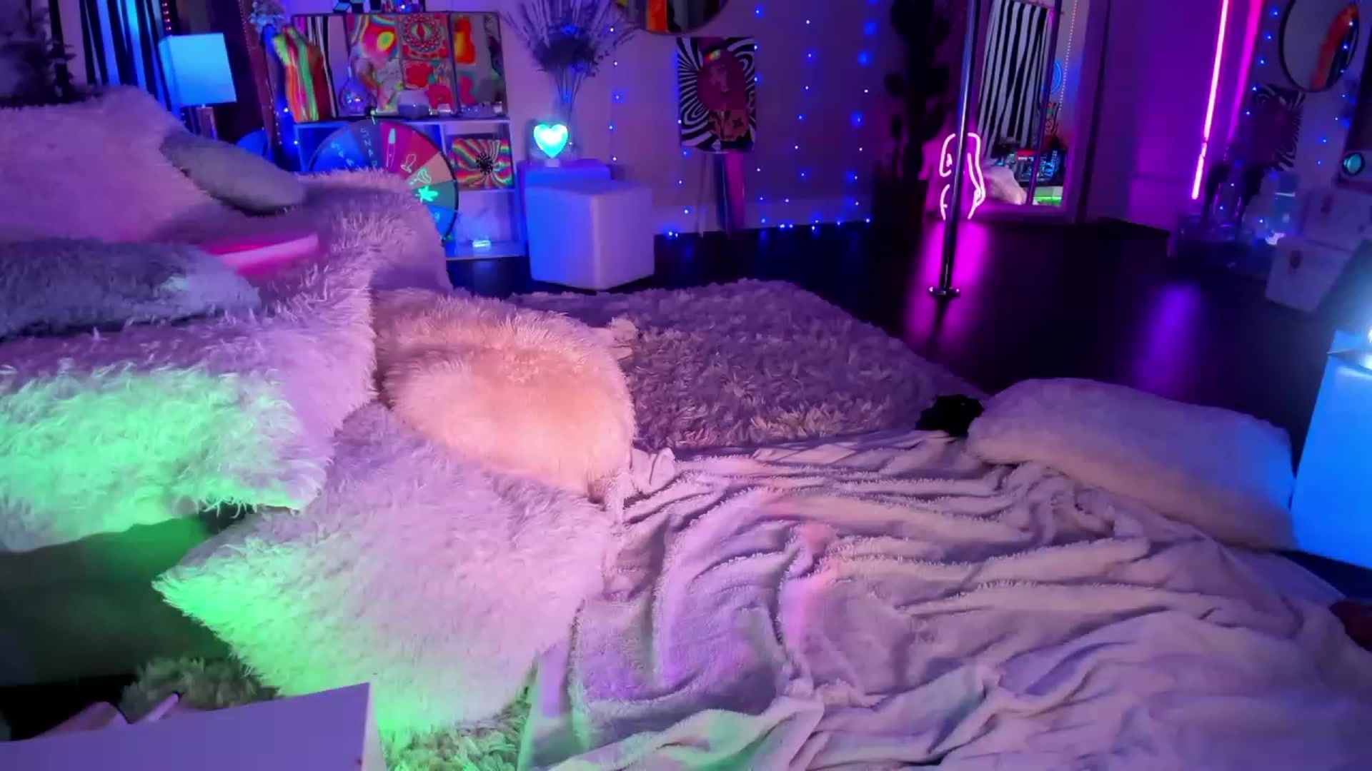 Gallery image thumbnail from IvyJean's myfreecams stream on, 05/13/2023, 04:15 image 18 of 20