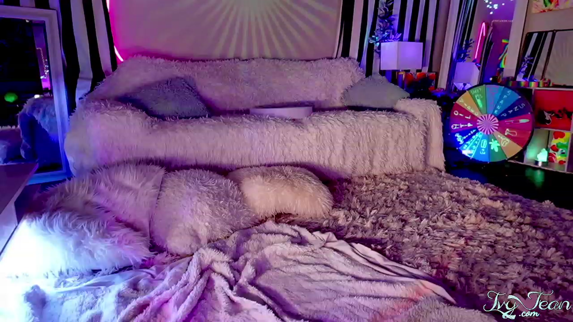 Gallery image thumbnail from IvyJean's myfreecams stream on, 09/16/2023, 02:13 image 9 of 20