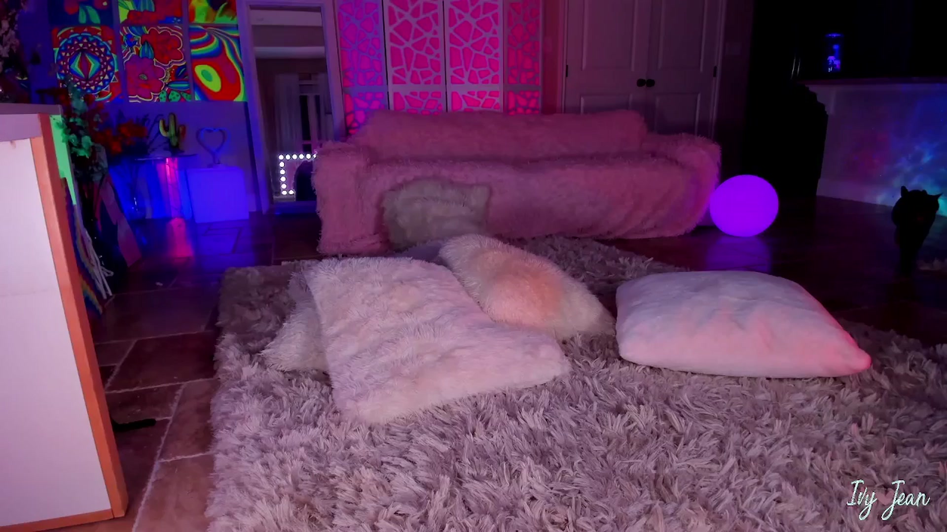 Gallery image thumbnail from IvyJean's myfreecams stream on, 05/22/2025, 03:16 image 14 of 20