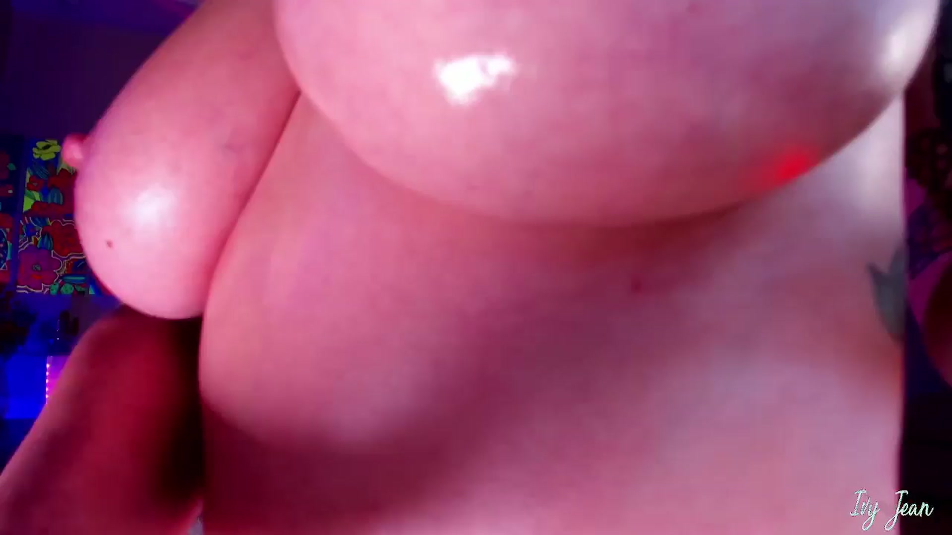 Gallery image thumbnail from IvyJean's myfreecams stream on, 06/21/2025, 04:37 image 12 of 20
