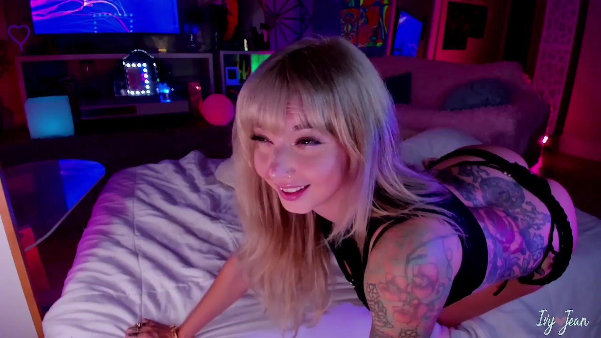 Gallery image thumbnail from IvyJean's myfreecams stream on, 12/19/2025, 02:42 image 14 of 20