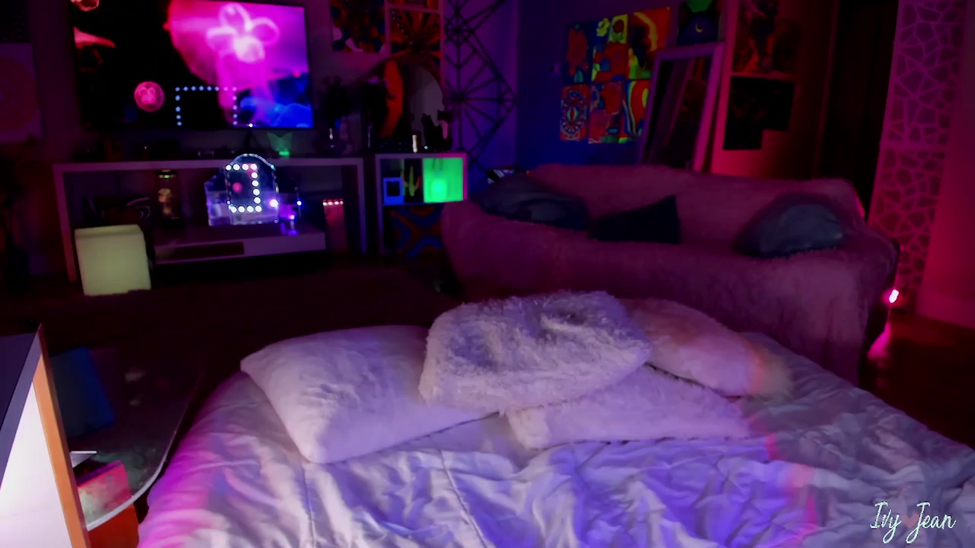 Gallery image thumbnail from IvyJean's myfreecams stream on, 12/20/2025, 04:38 image 2 of 20