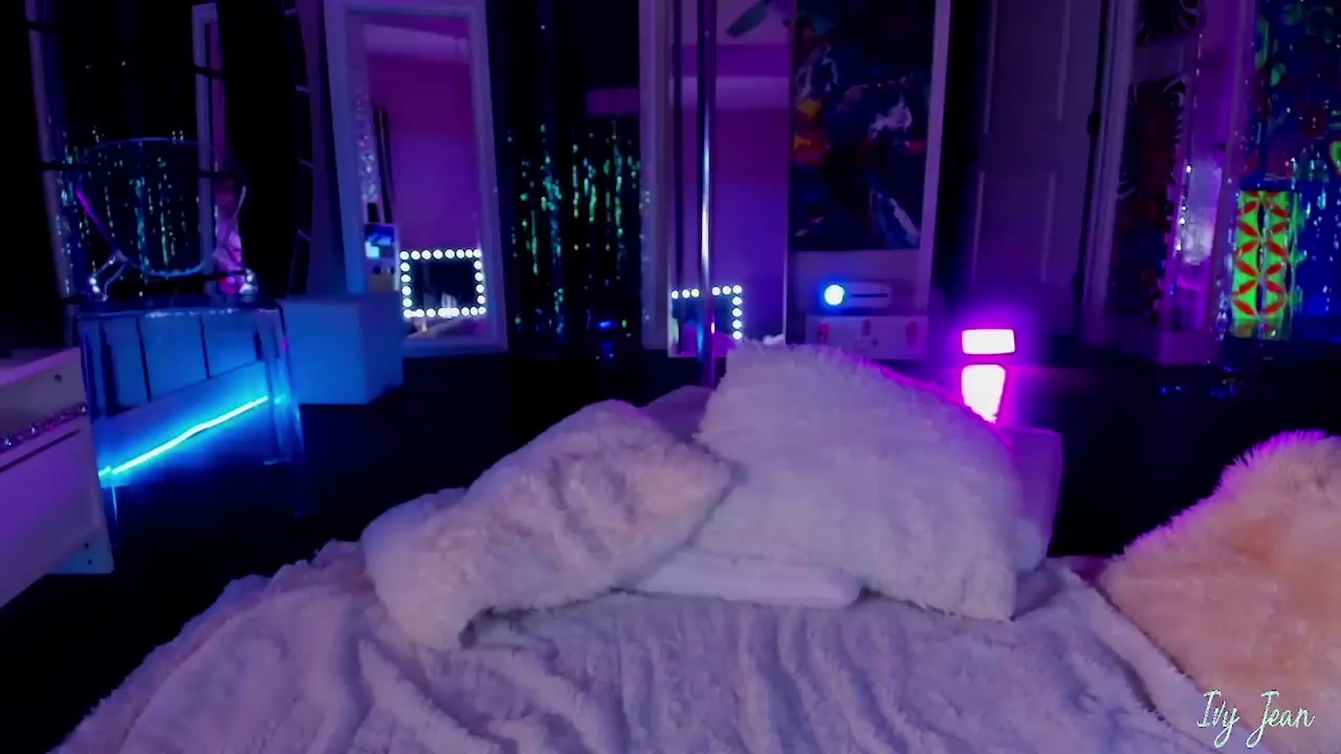 Gallery image thumbnail from IvyJean's myfreecams stream on, 08/15/2026, 03:28 image 18 of 20