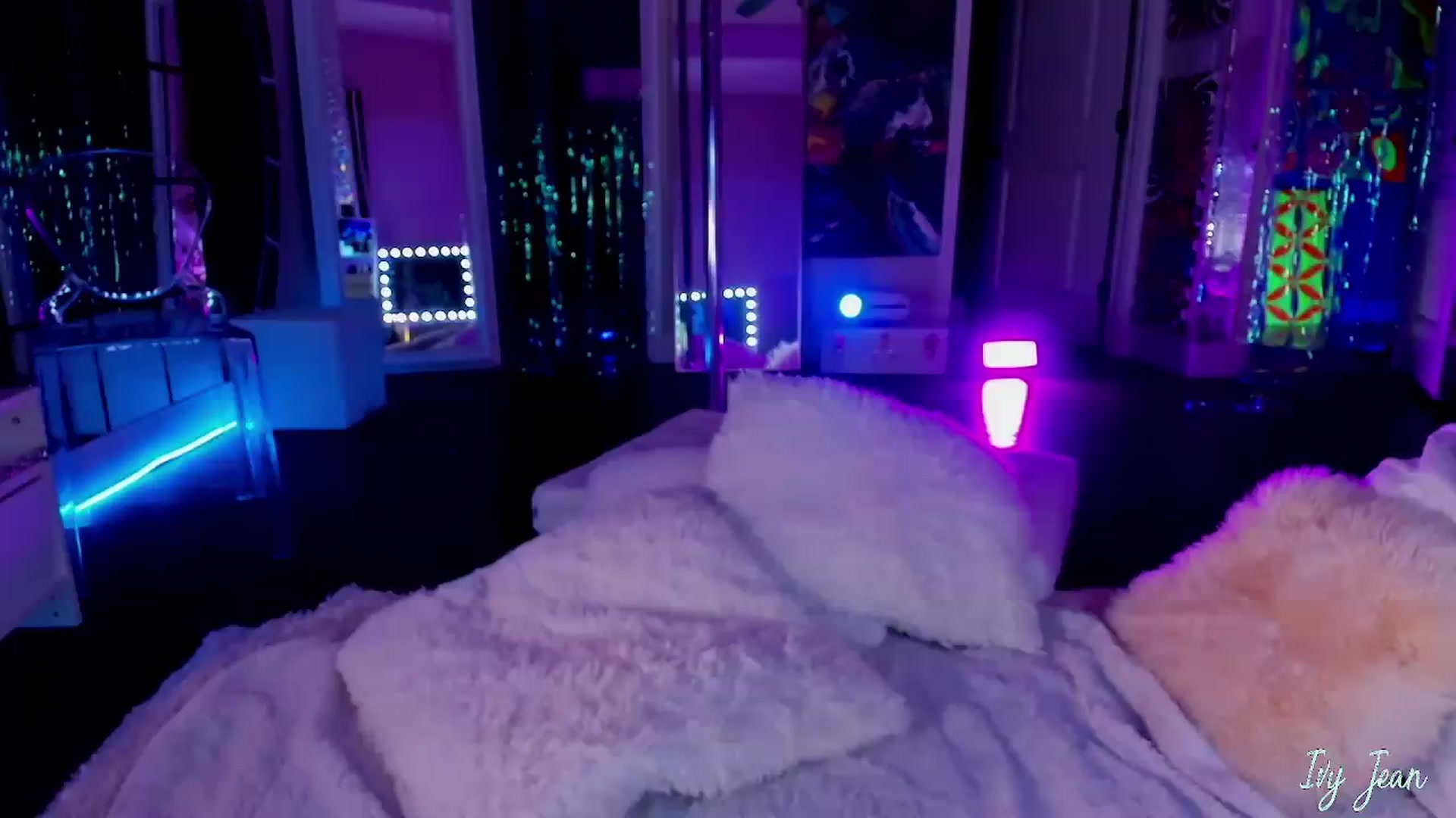 Gallery image thumbnail from IvyJean's myfreecams stream on, 08/15/2026, 03:28 image 10 of 20