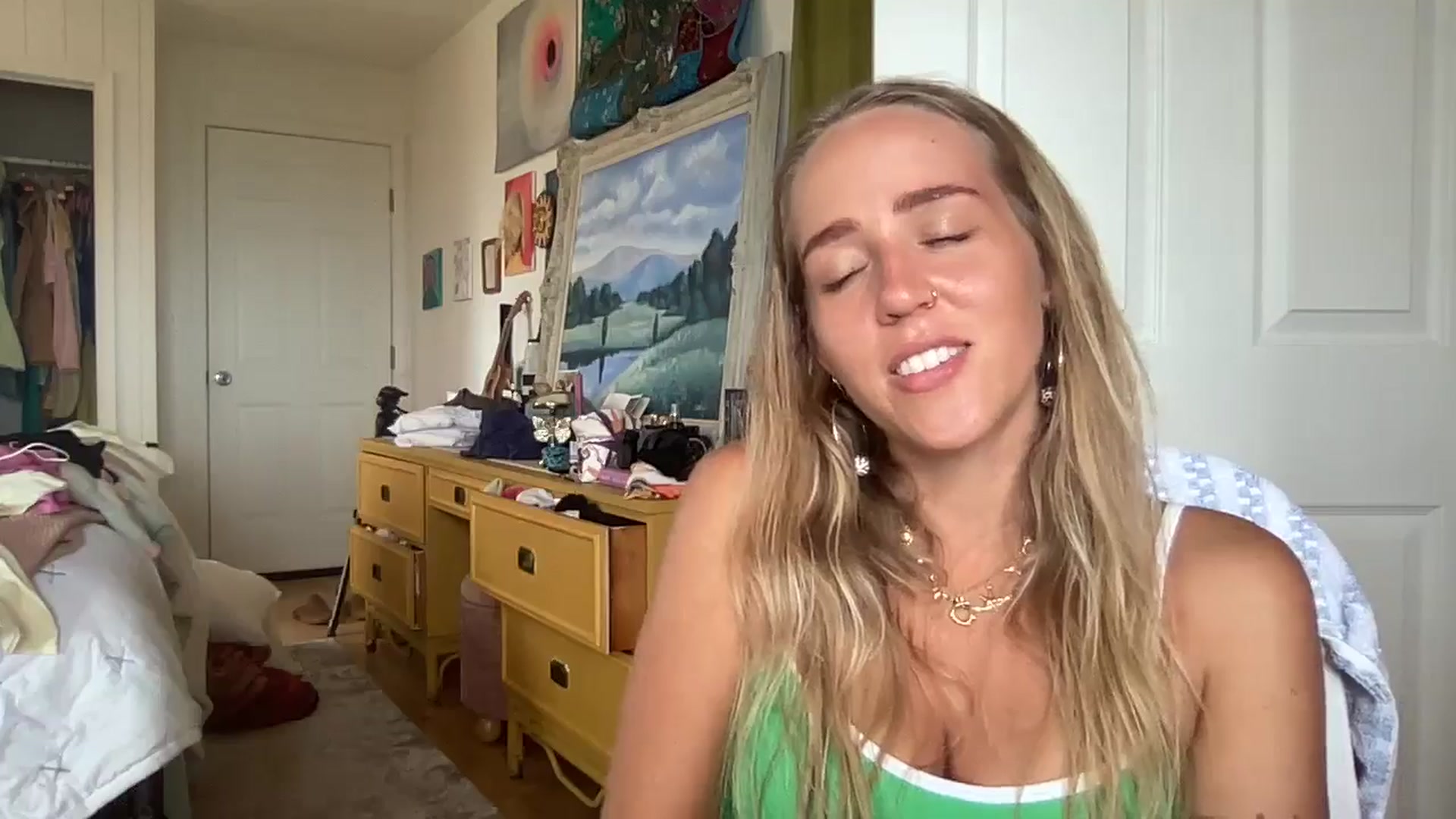 Gallery image thumbnail from IvyPiercee's myfreecams stream on, 06/17/2025, 24:00 image 18 of 20