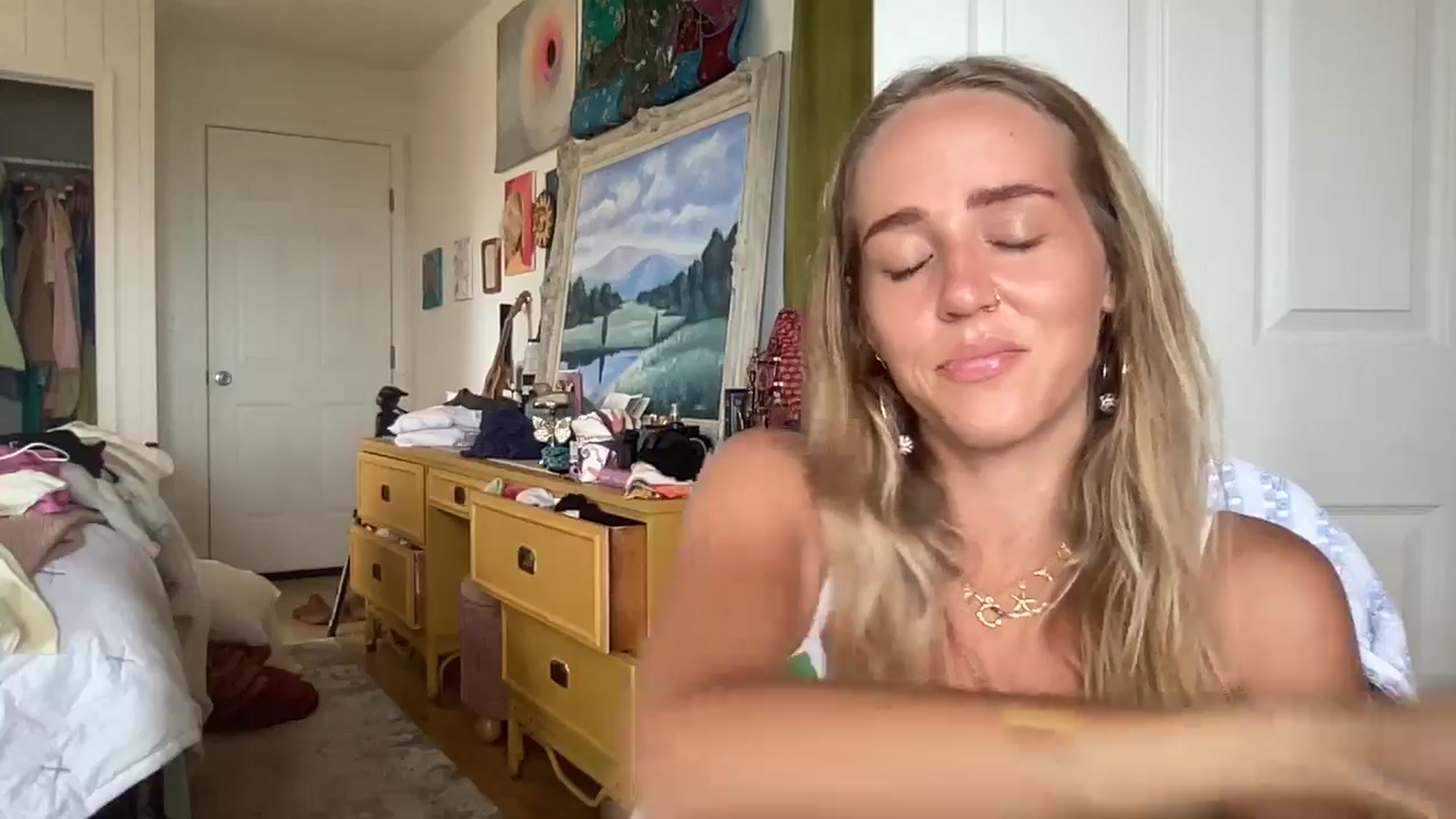 Gallery image thumbnail from IvyPiercee's myfreecams stream on, 06/17/2025, 24:00 image 15 of 20