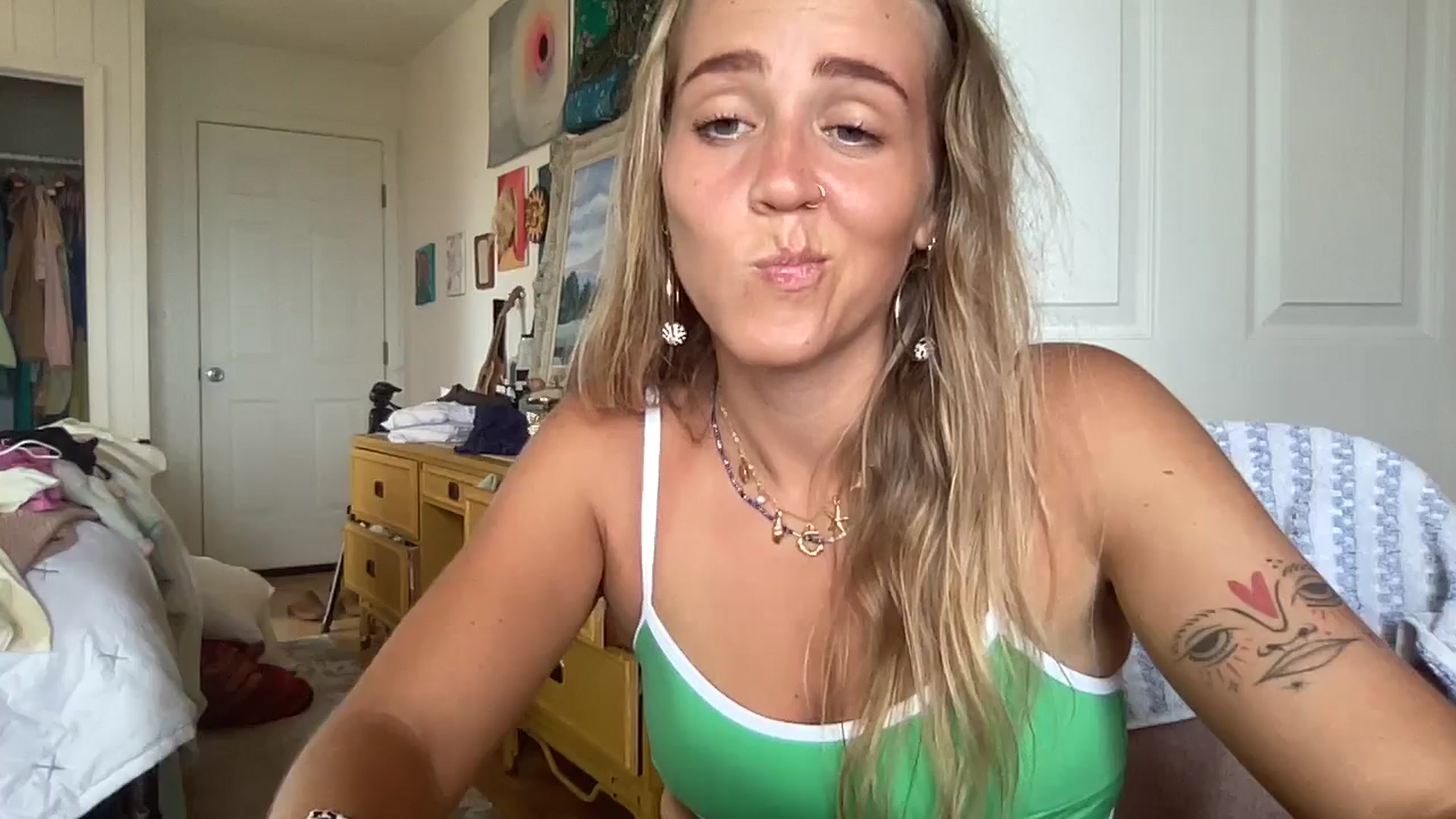 Gallery image thumbnail from IvyPiercee's myfreecams stream on, 06/17/2025, 24:00 image 5 of 20