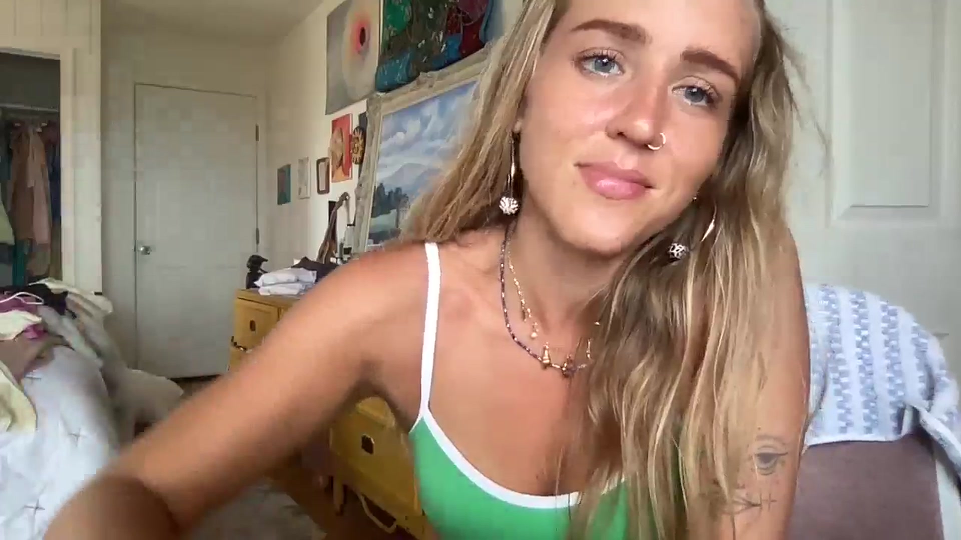 Gallery image thumbnail from IvyPiercee's myfreecams stream on, 06/17/2025, 24:00 image 4 of 20