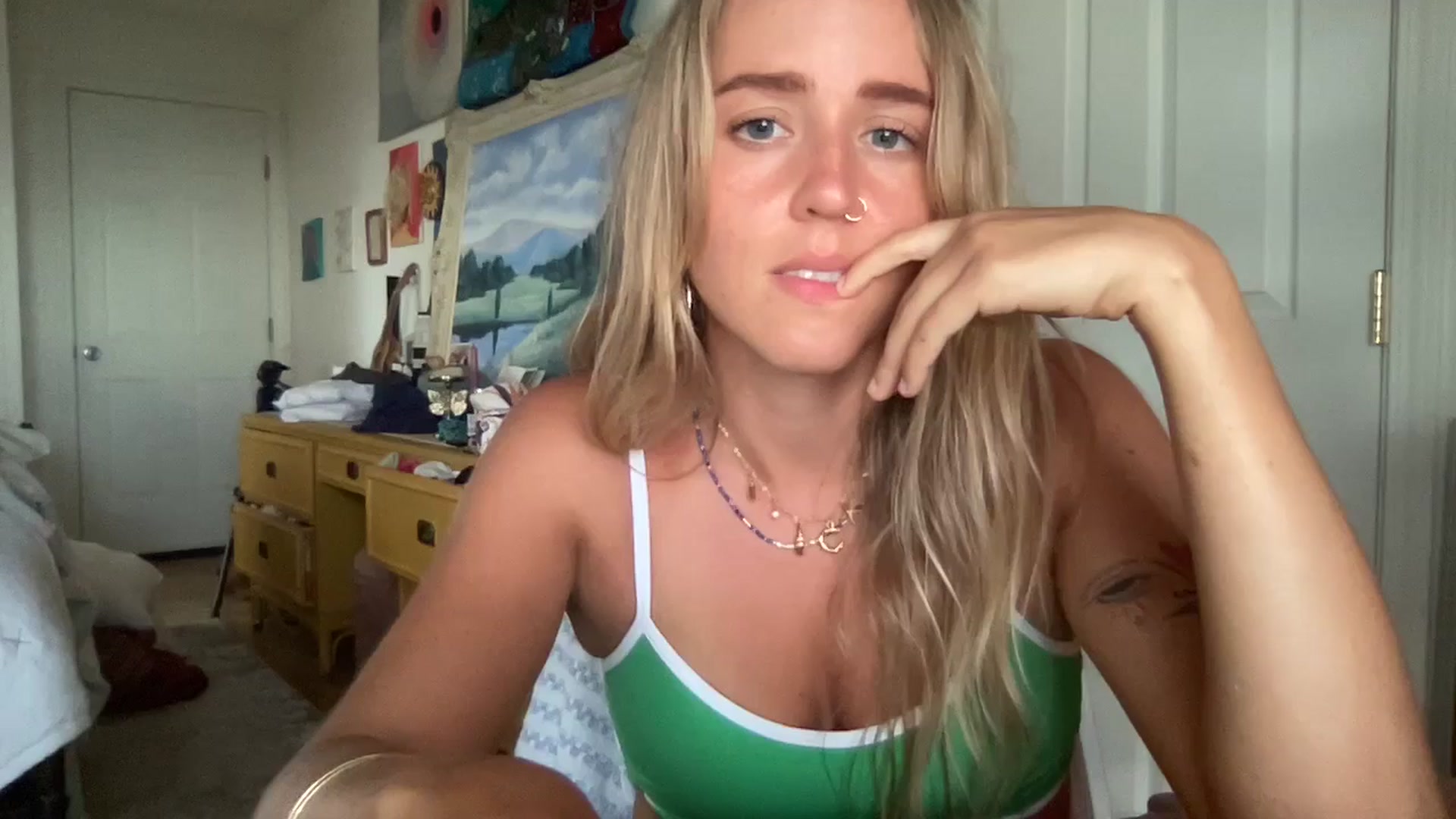 Gallery image thumbnail from IvyPiercee's myfreecams stream on, 06/17/2025, 04:34 image 5 of 20