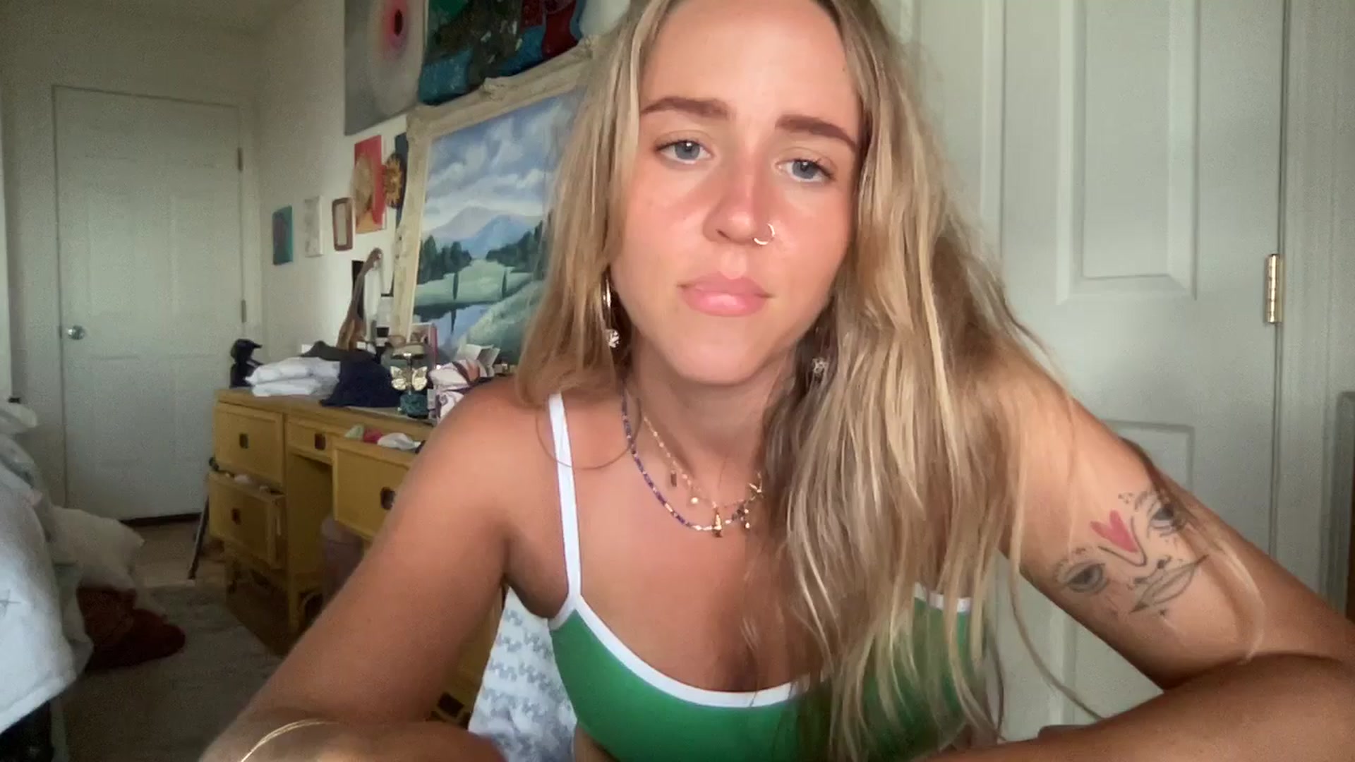 Gallery image thumbnail from IvyPiercee's myfreecams stream on, 06/17/2025, 04:34 image 4 of 20