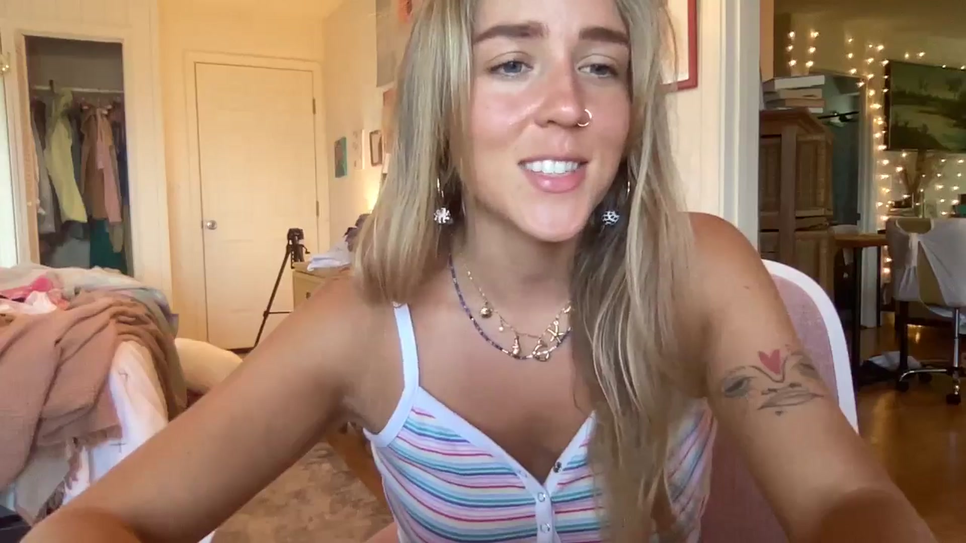 Gallery image thumbnail from IvyPiercee's myfreecams stream on, 06/17/2025, 19:38 image 16 of 20
