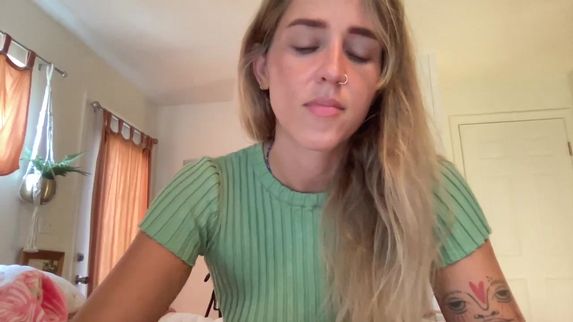 Gallery image thumbnail from IvyPiercee's myfreecams stream on, 06/19/2025, 04:01 image 2 of 20