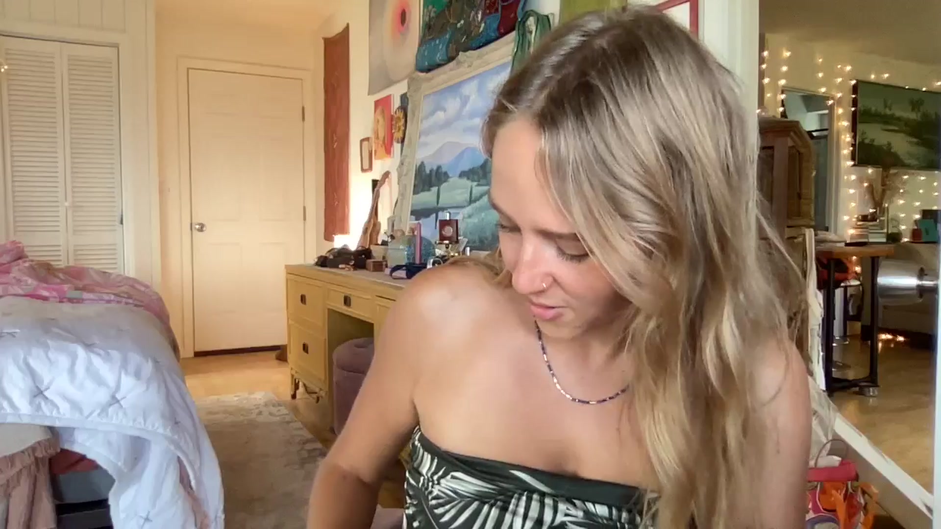 Gallery image thumbnail from IvyPiercee's myfreecams stream on, 06/27/2025, 21:02 image 11 of 20