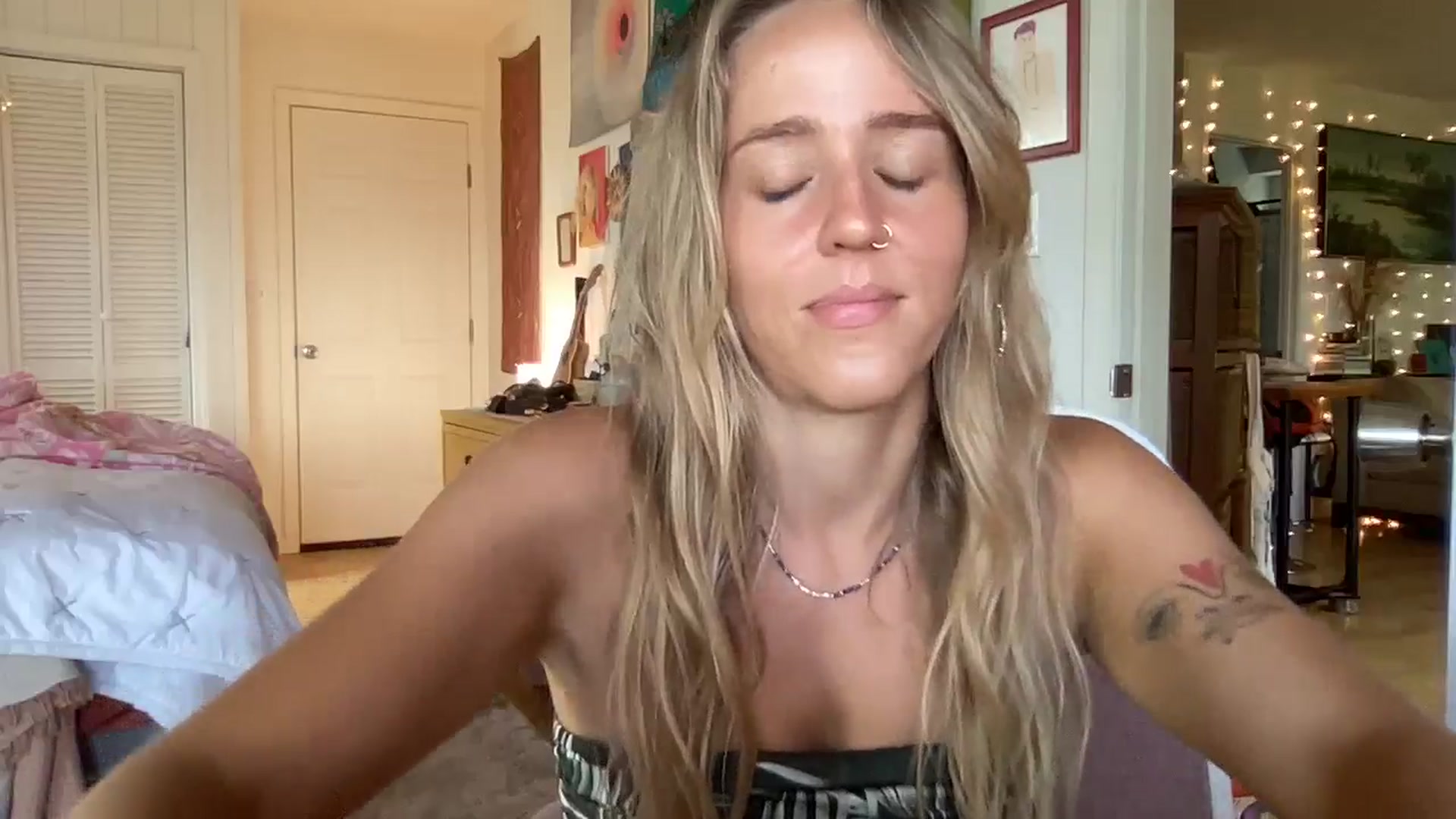 Gallery image thumbnail from IvyPiercee's myfreecams stream on, 06/27/2025, 21:02 image 10 of 20