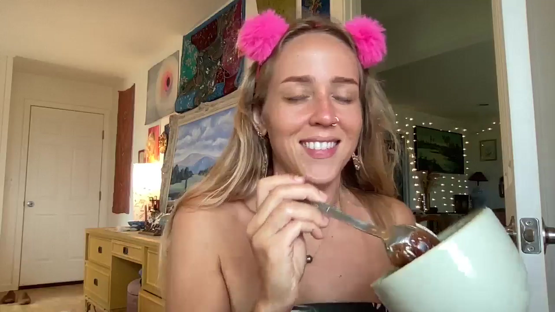 Gallery image thumbnail from IvyPiercee's myfreecams stream on, 07/17/2025, 22:15 image 6 of 20