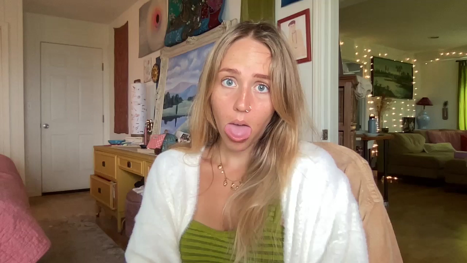 Gallery image thumbnail from IvyPiercee's myfreecams stream on, 07/21/2025, 21:52 image 10 of 20