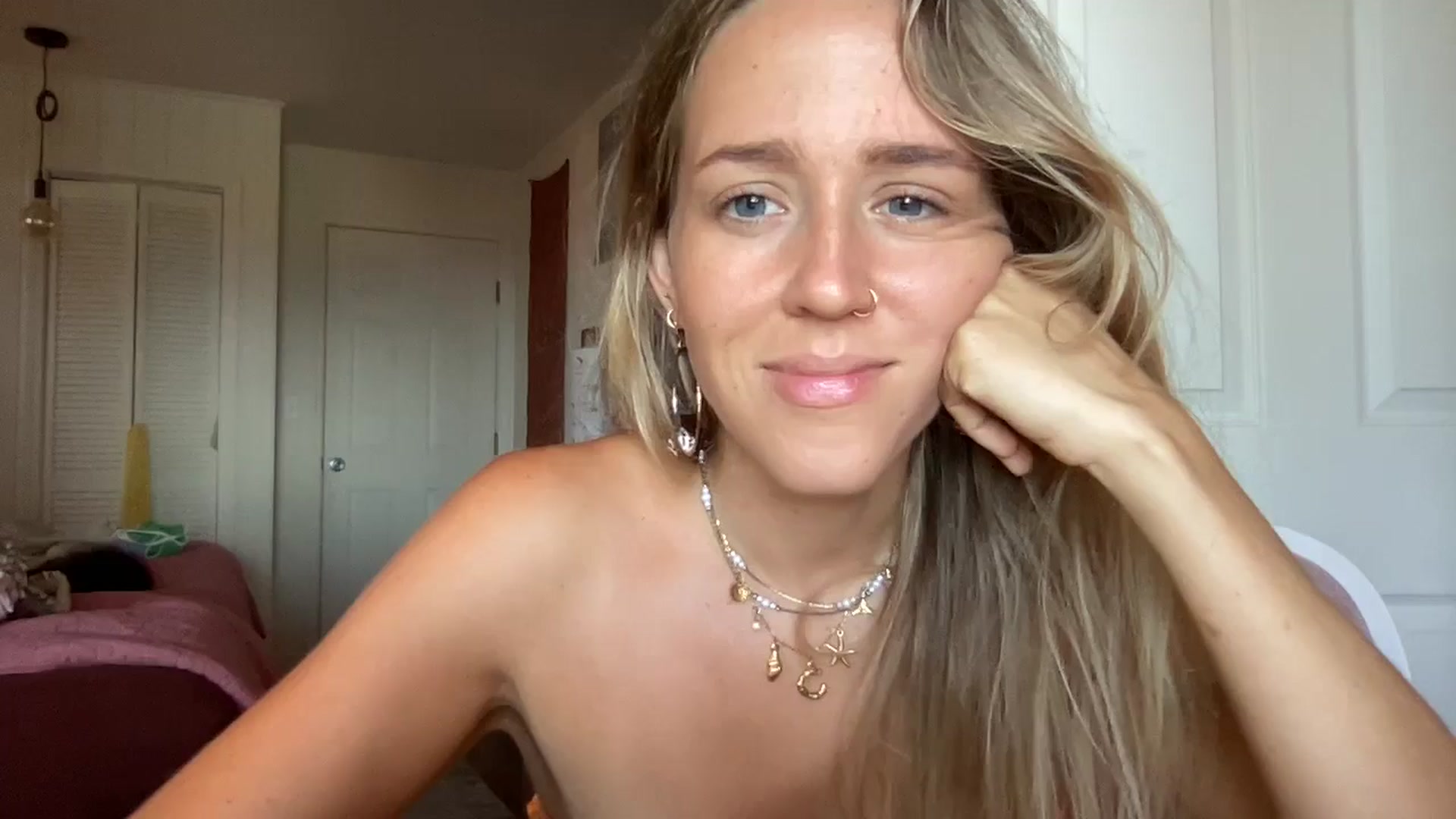 Gallery image thumbnail from IvyPiercee's myfreecams stream on, 08/05/2025, 18:04 image 15 of 20